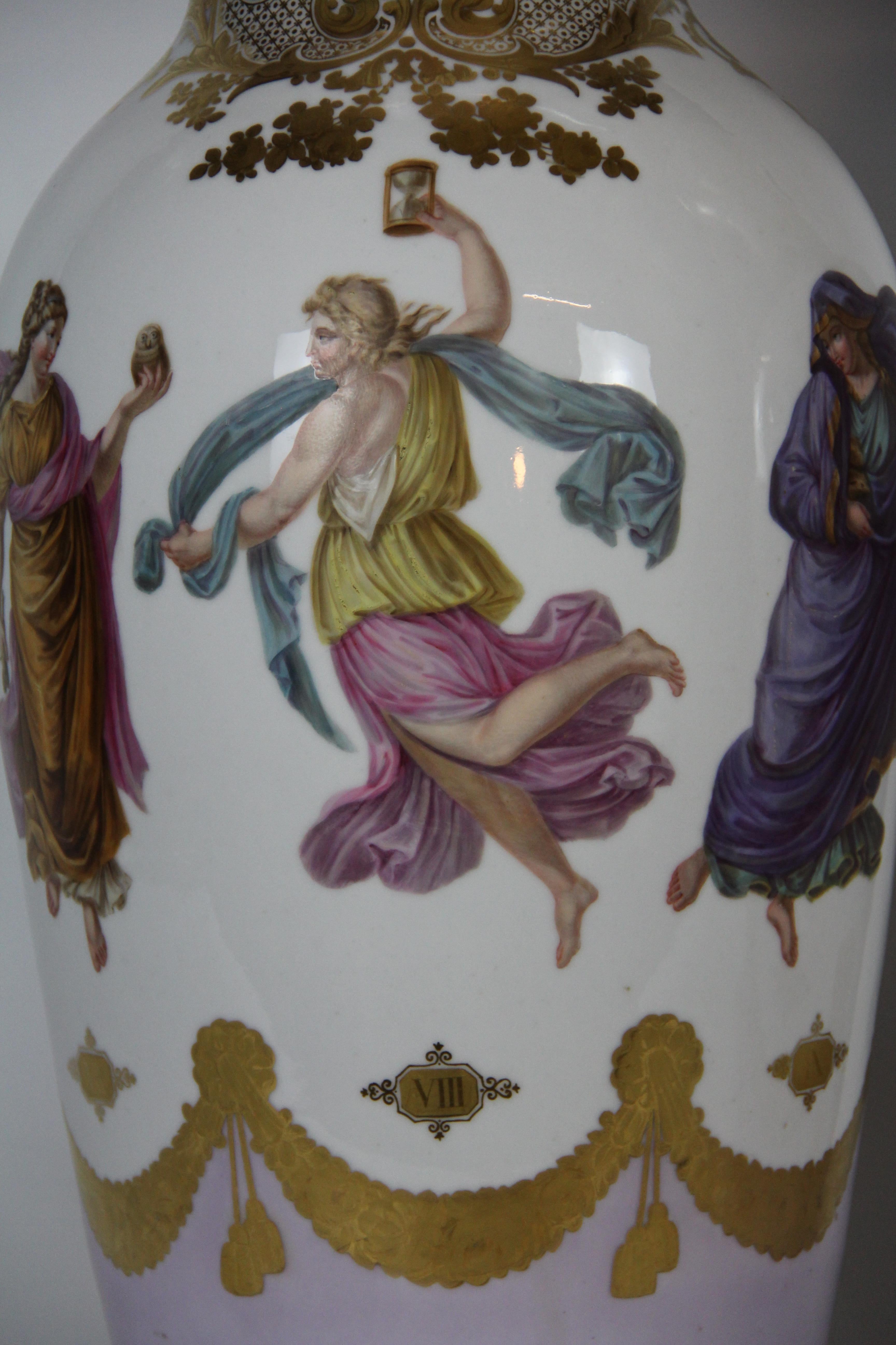 Monumentales Paar Vasen aus altem Pariser Porzellan mit tanzenden Figuren von Angles im Angebot 2