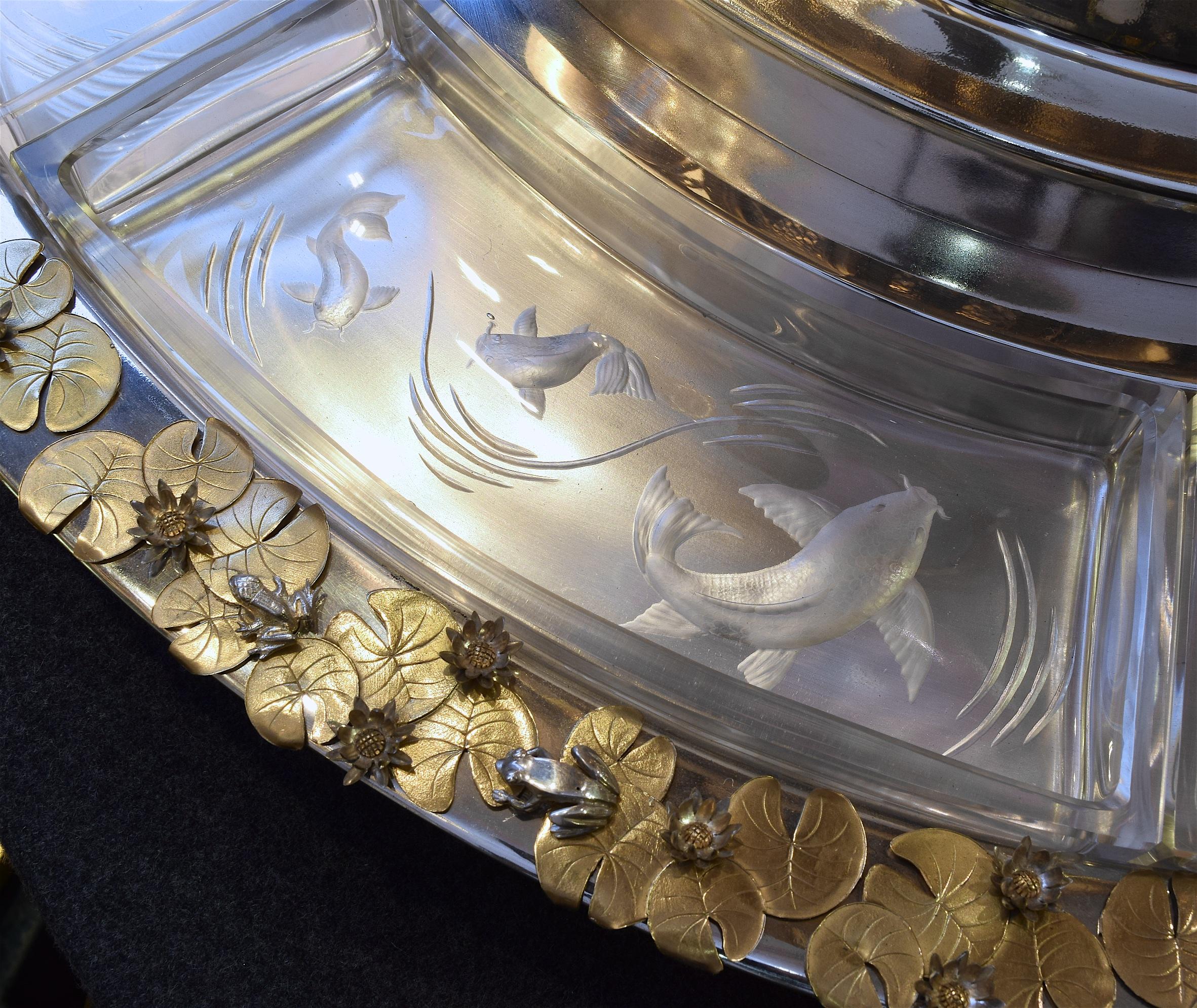 A Monumental part-gilded sterling silver and engraved glass rotating centrepiece For Sale 2