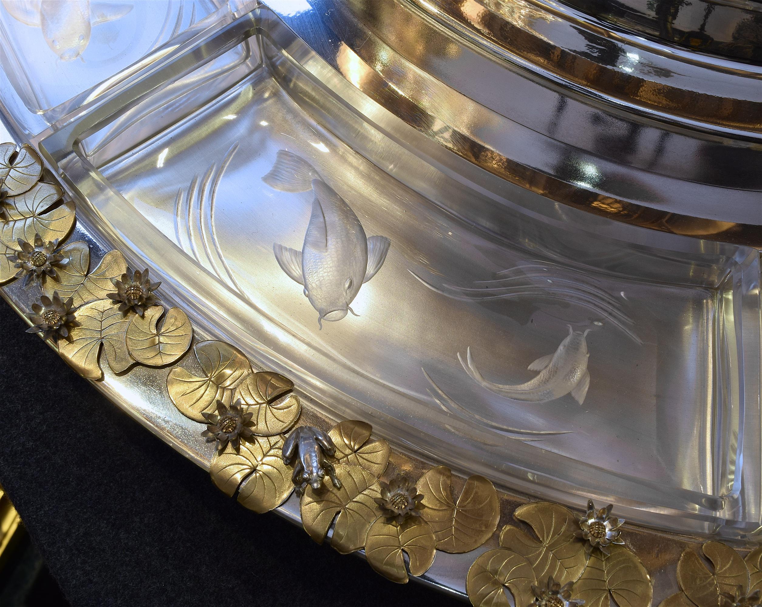 A Monumental part-gilded sterling silver and engraved glass rotating centrepiece For Sale 4