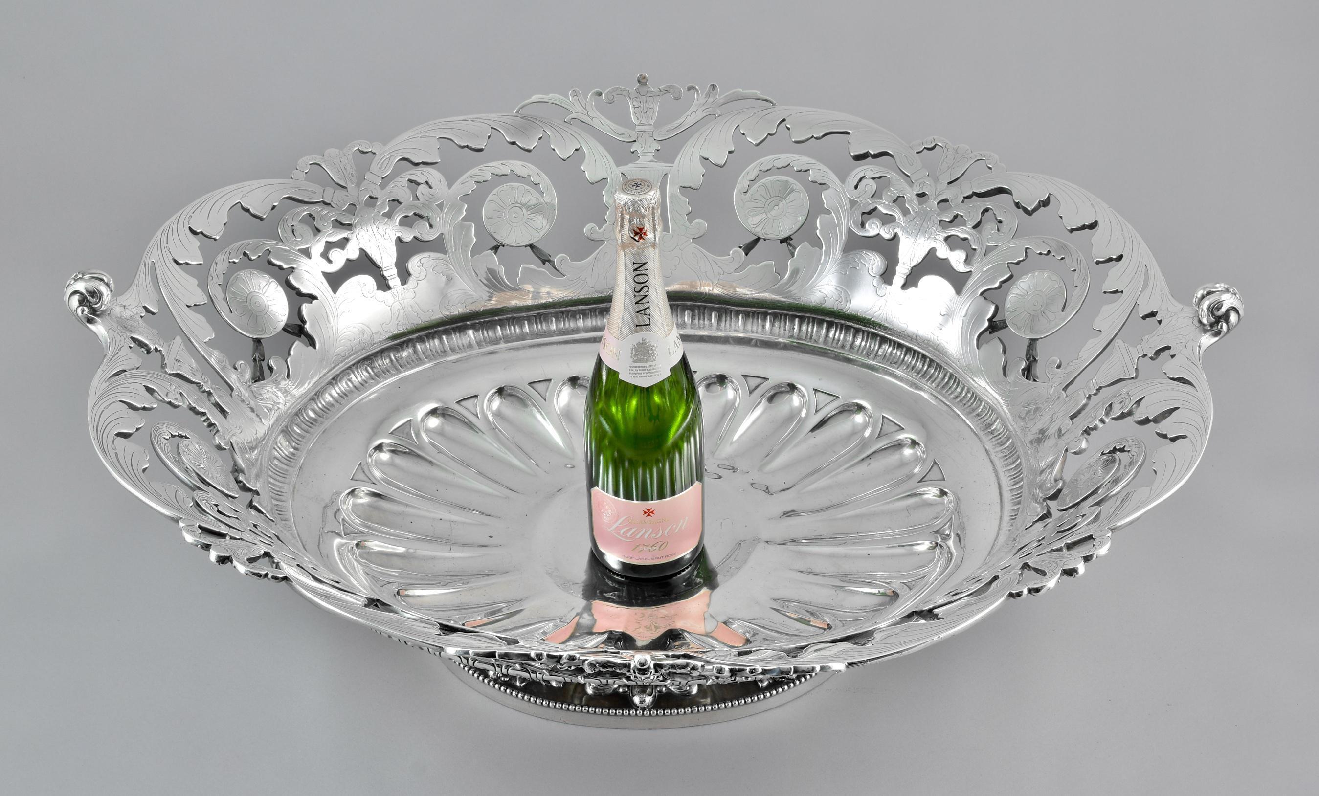 A Monumental Silver Jardiniere Centrepiece, Tiffany & Co In Good Condition For Sale In London, GB