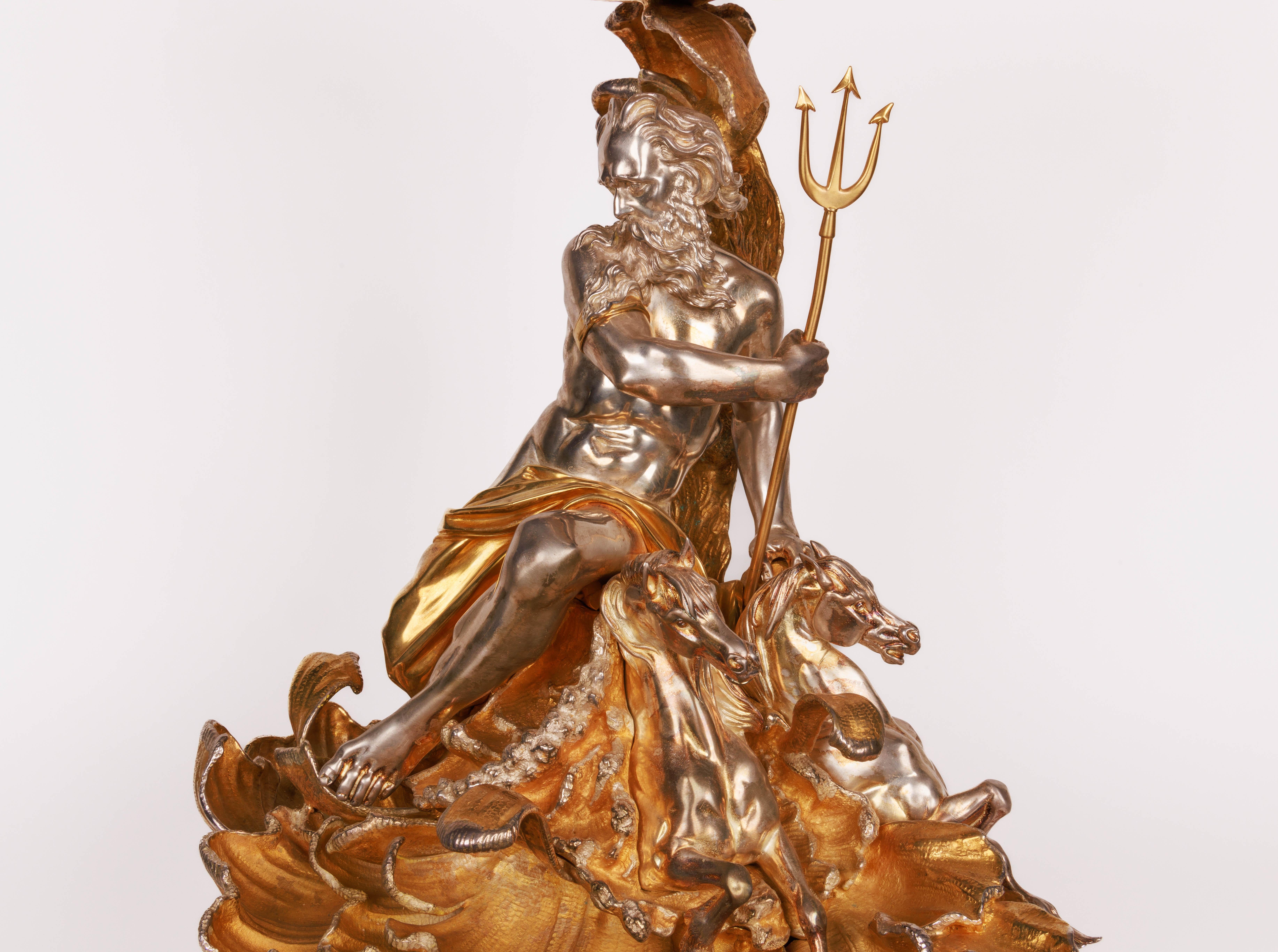 Monumentaler Tafelaufsatz aus versilbertem und vergoldetem Bronzeglas von „Poseidon“ im Angebot 6