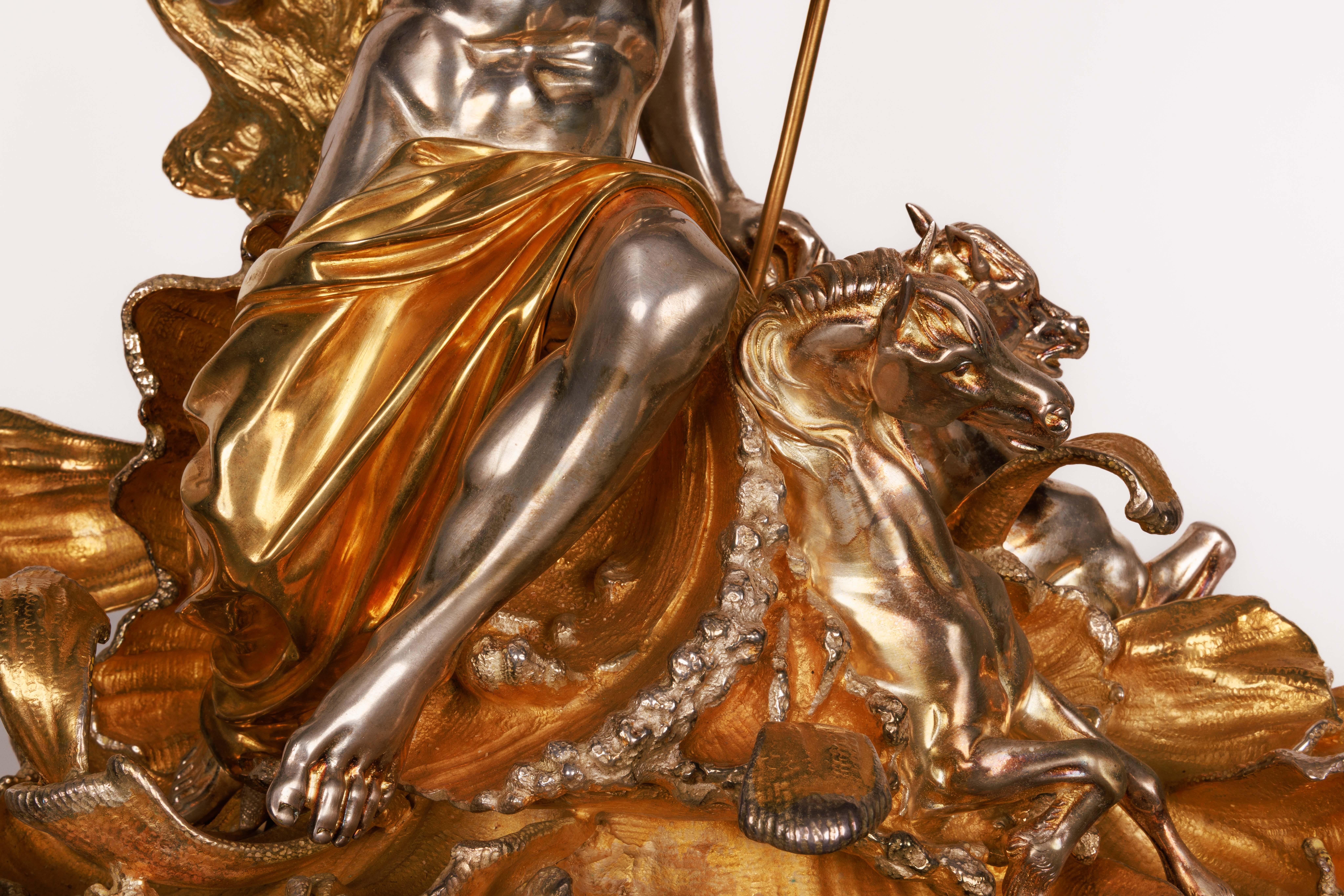 Grec classique Centre de table monumental en verre argenté et bronze doré de « Poséidon » en vente