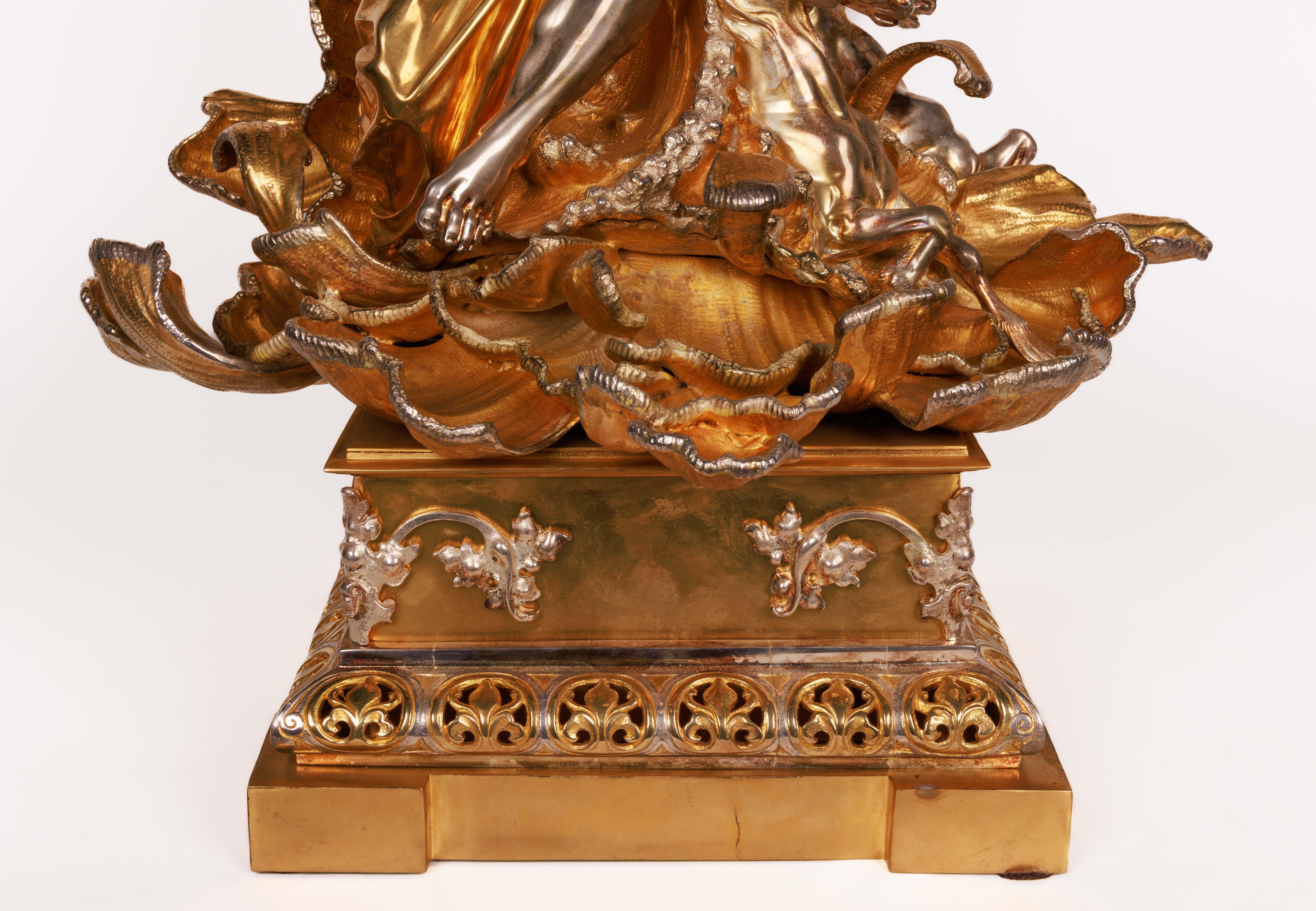 Monumentaler Tafelaufsatz aus versilbertem und vergoldetem Bronzeglas von „Poseidon“ (Französisch) im Angebot