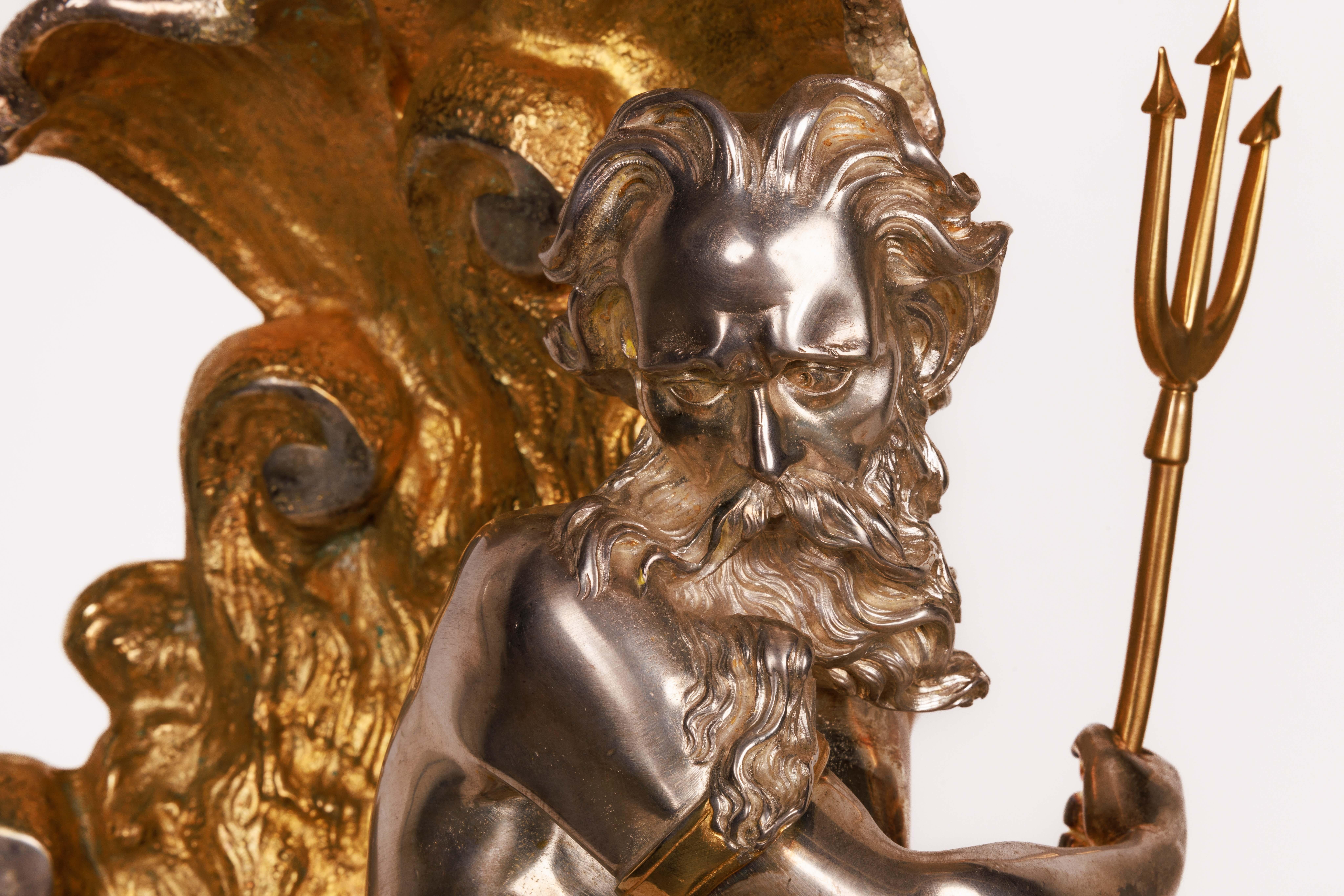 Monumentaler Tafelaufsatz aus versilbertem und vergoldetem Bronzeglas von „Poseidon“ im Zustand „Gut“ im Angebot in New York, NY