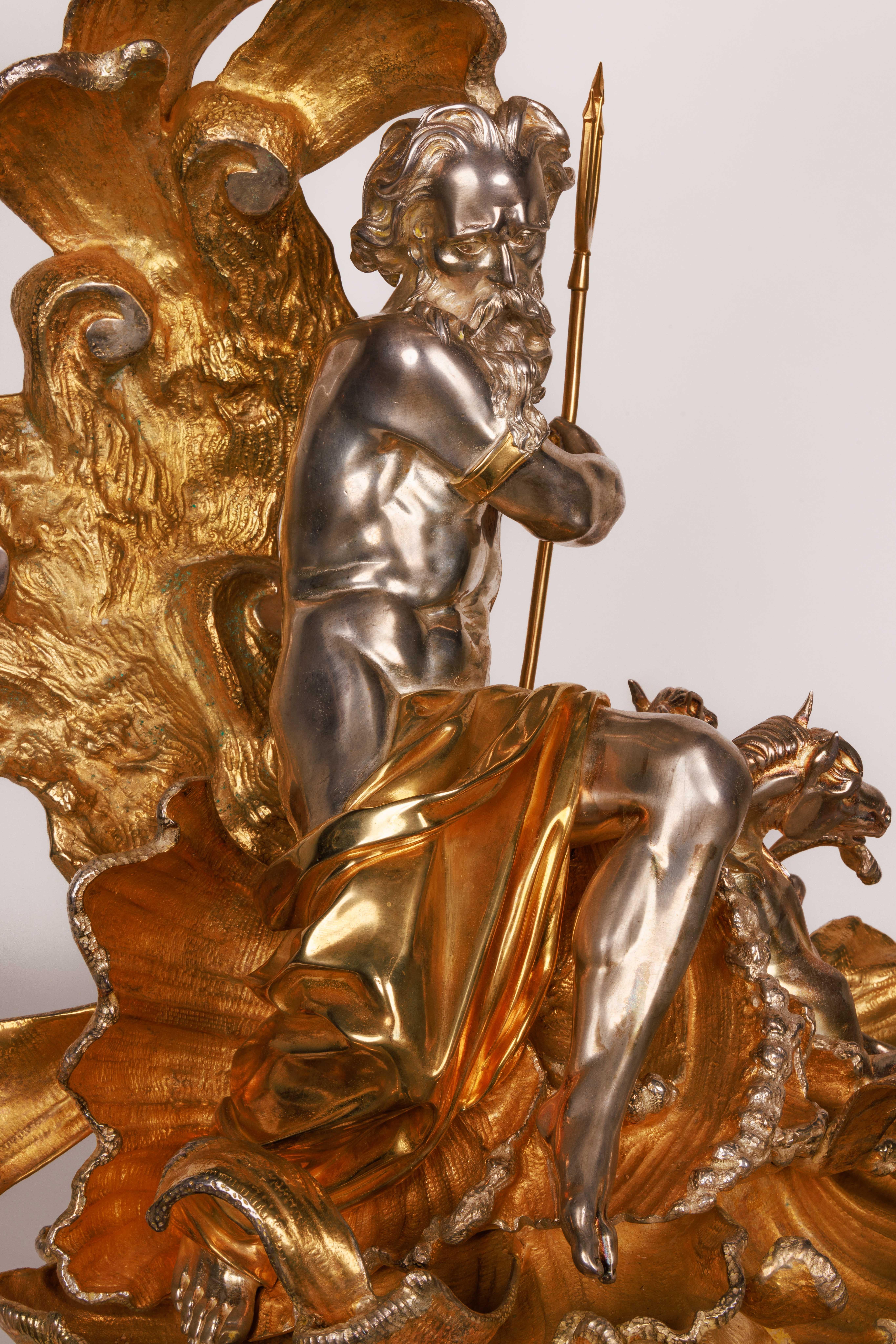 Monumentaler Tafelaufsatz aus versilbertem und vergoldetem Bronzeglas von „Poseidon“ im Angebot 1