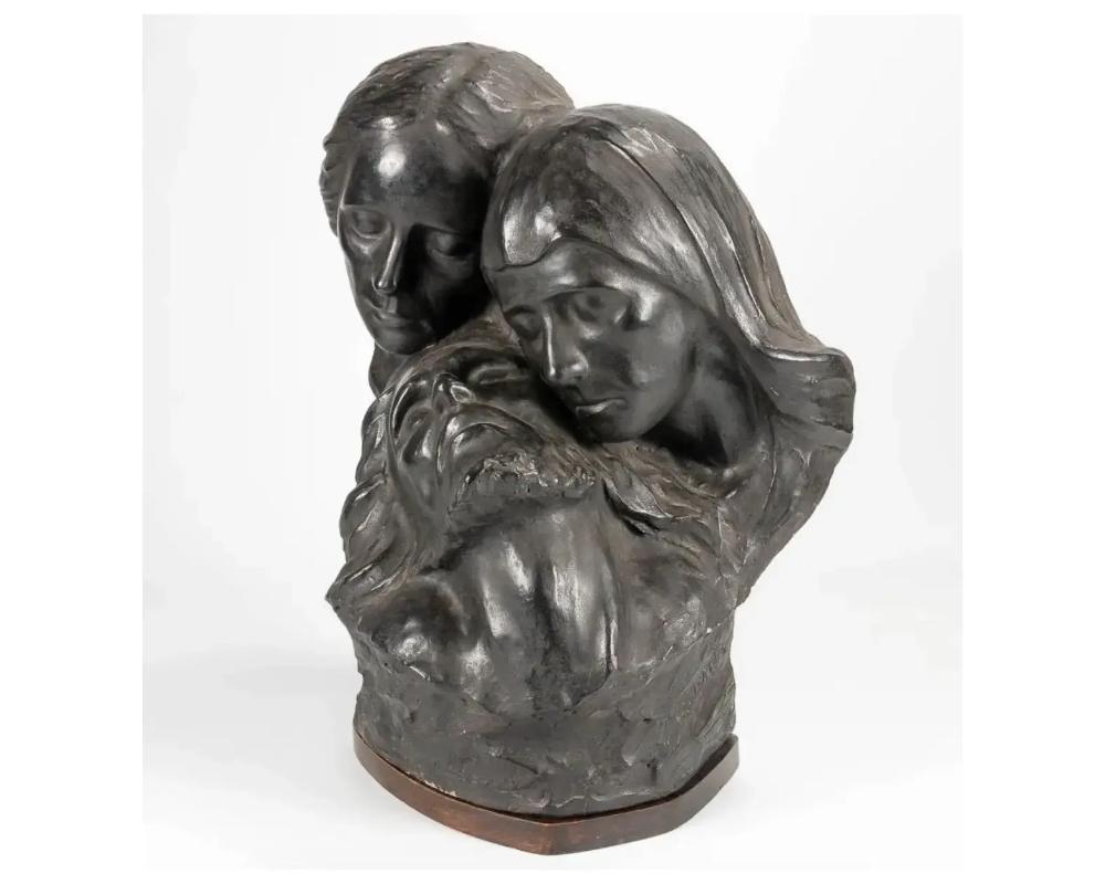 Escultura monumental de gres de la La Sagrada Familia está formada por el Niño Je en venta 2