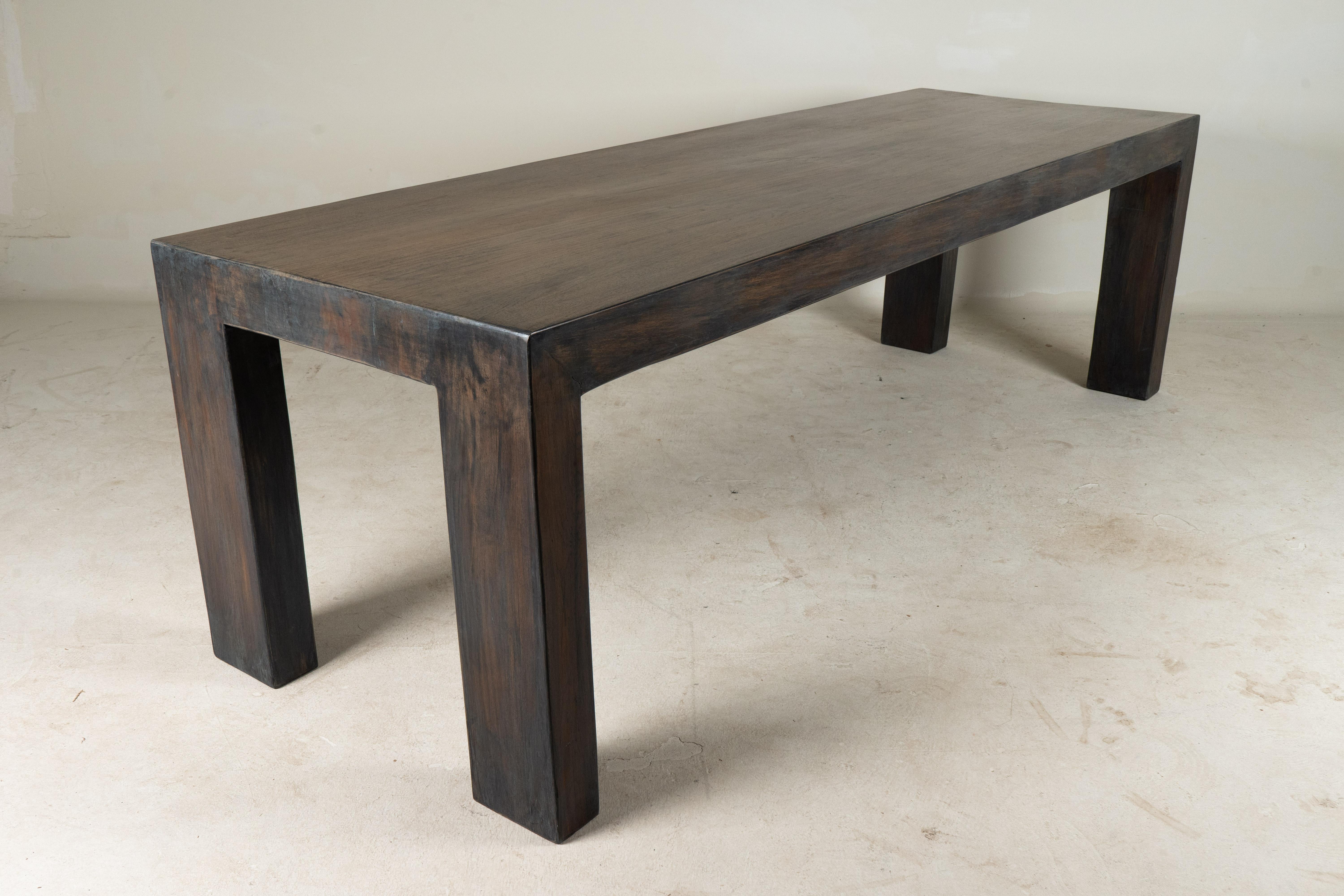 Une table à manger monumentale en teck en vente 4