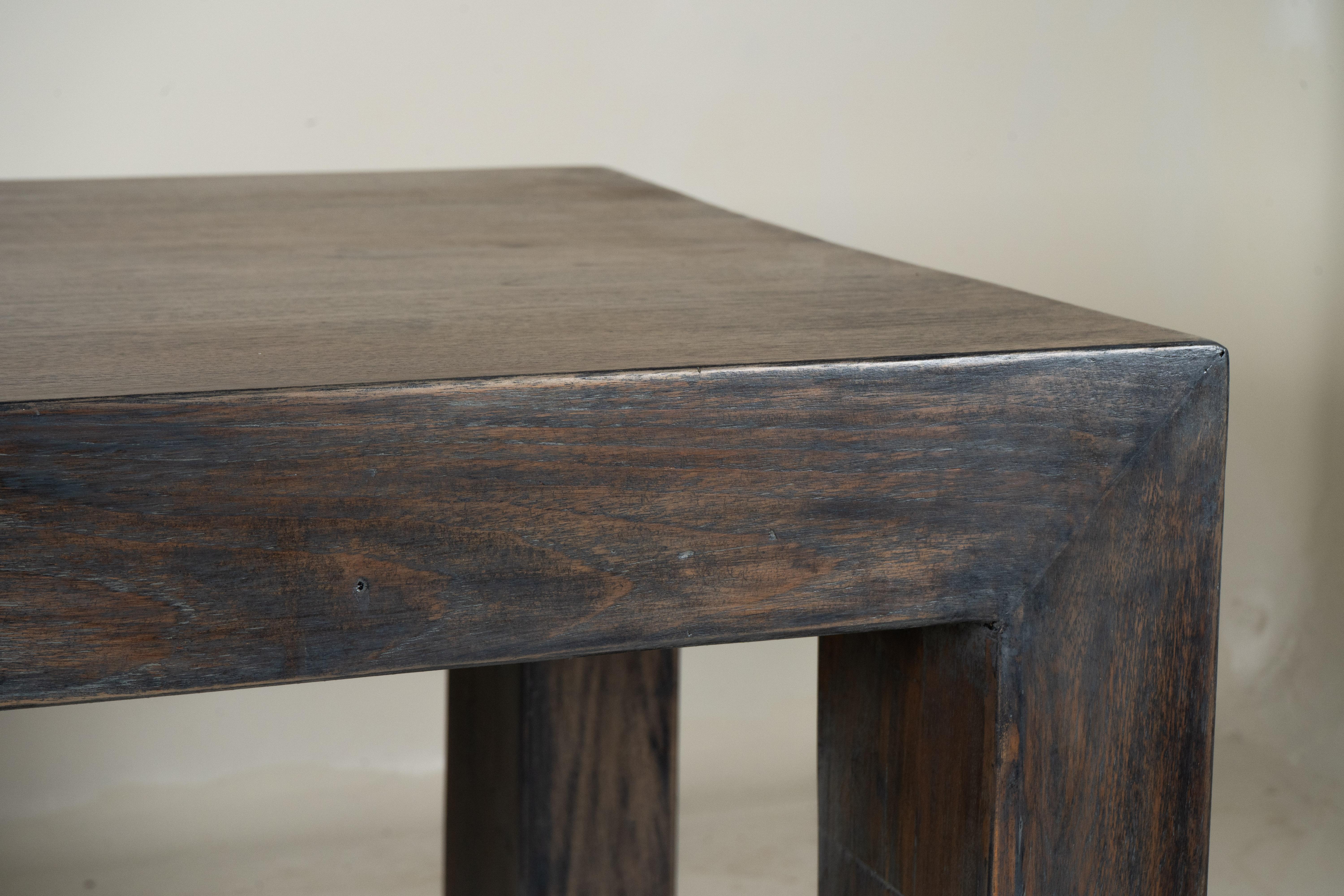 Thaïlandais Une table à manger monumentale en teck en vente