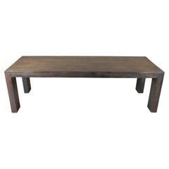 Un tavolo da pranzo monumentale in legno di teak