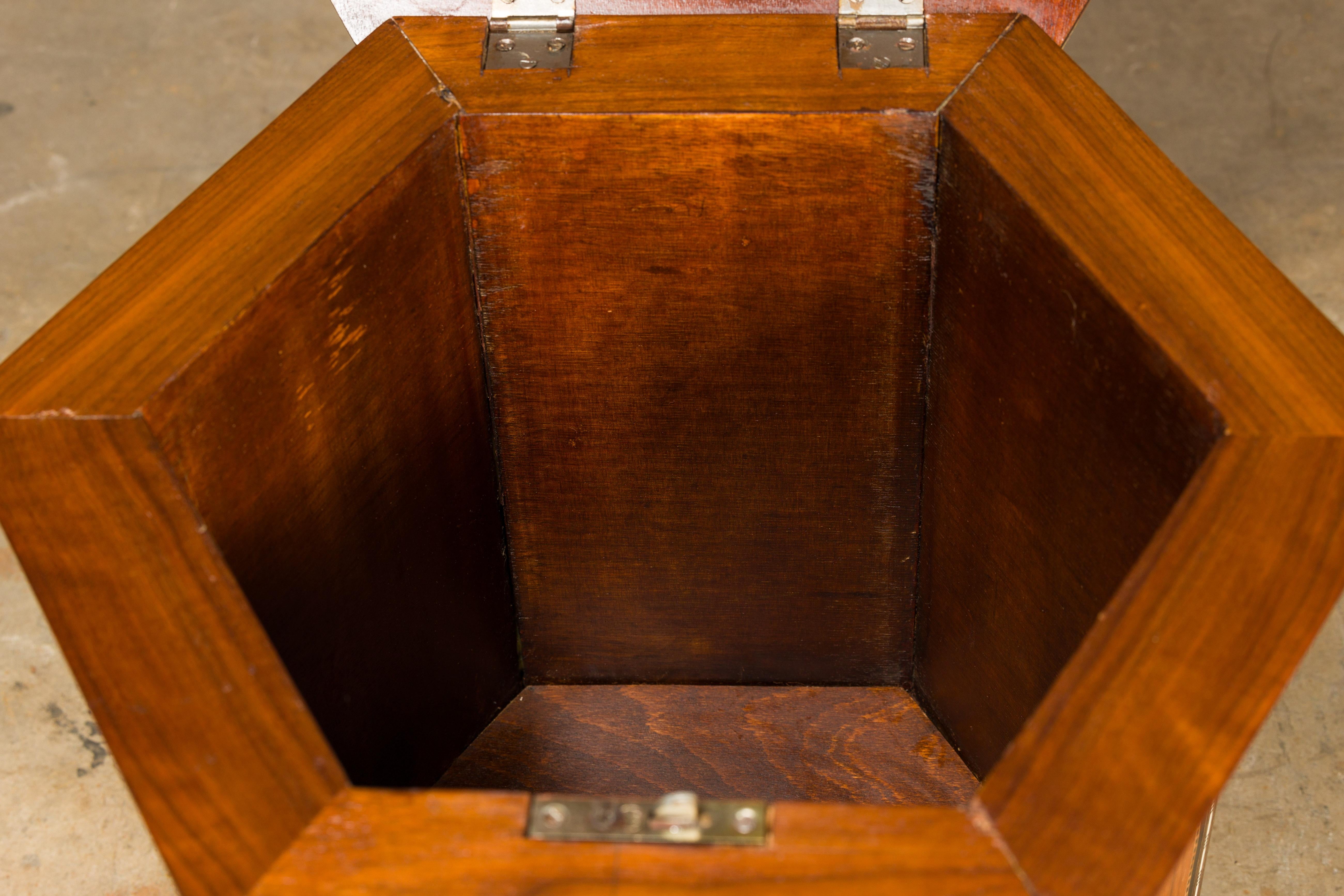 Table à boissons marocaine de style mauresque des années 1920 avec incrustation d'os et plateau élévateur en vente 7