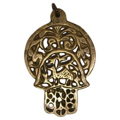 Un amuleto Hamsa marocchino in ottone