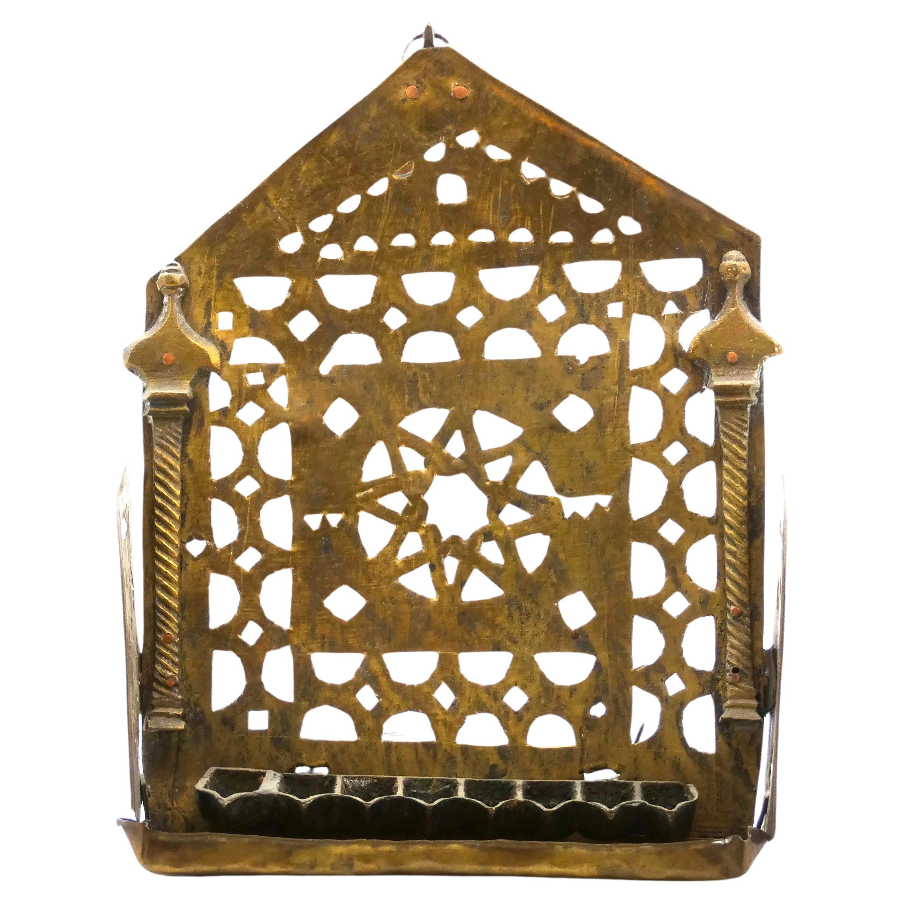 Lampe de Hanoukka marocaine en laiton, début du 20e siècle  en vente