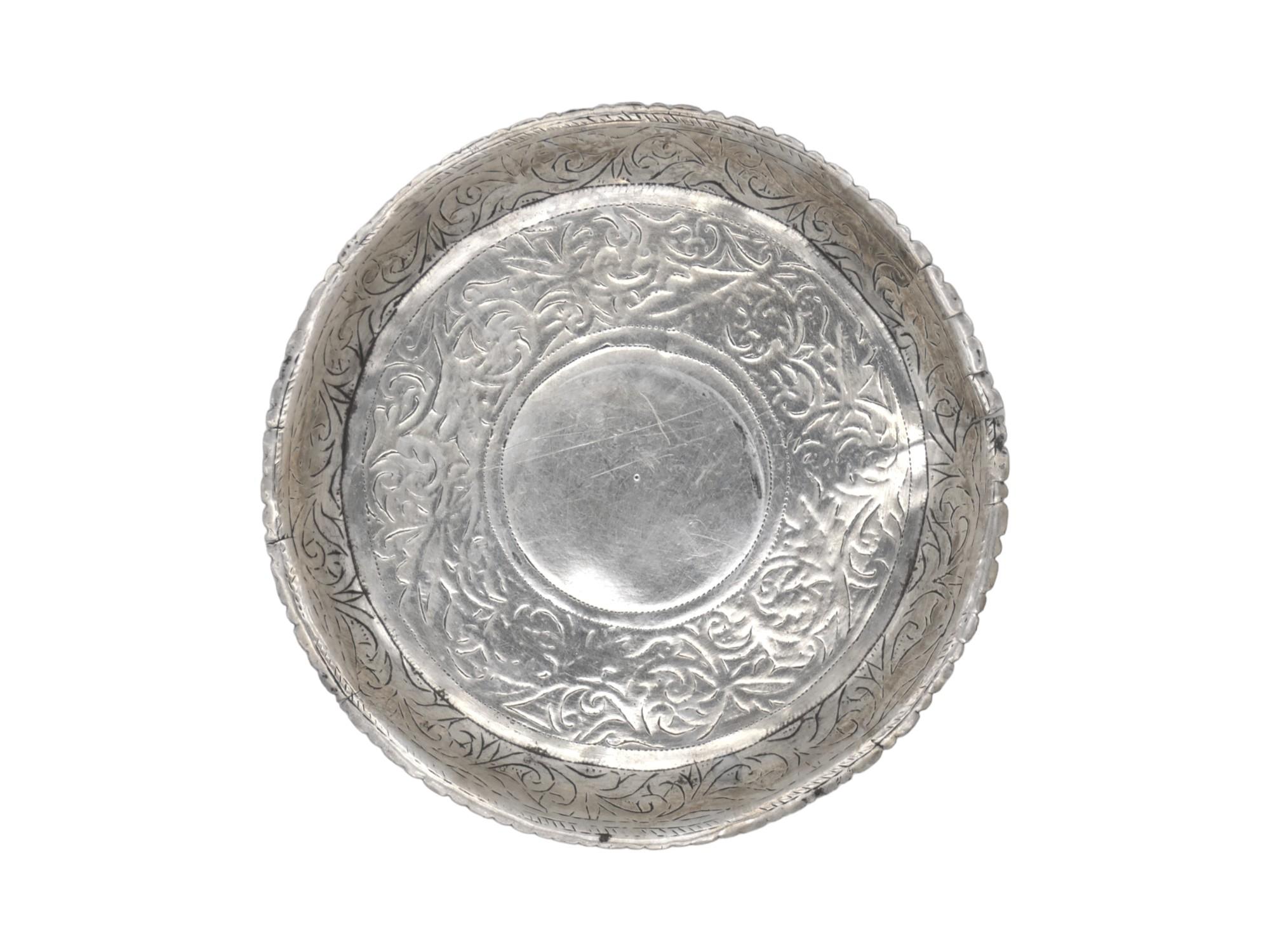 Vaso de Kiddush de Shabat marroquí de plata y bandeja original, hacia 1890 Silver en venta