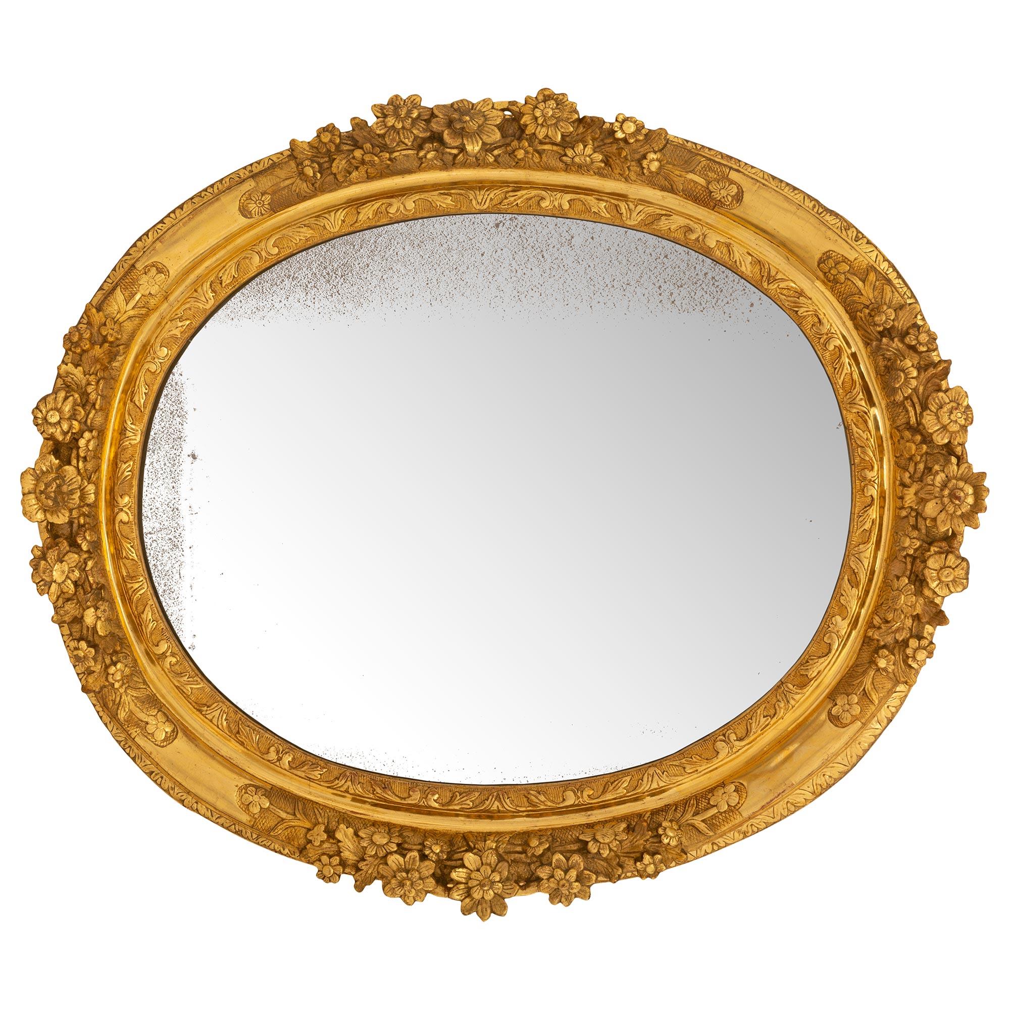 A most attractive French early 18th century Louis XIV Period Giltwood mirror For Sale 3