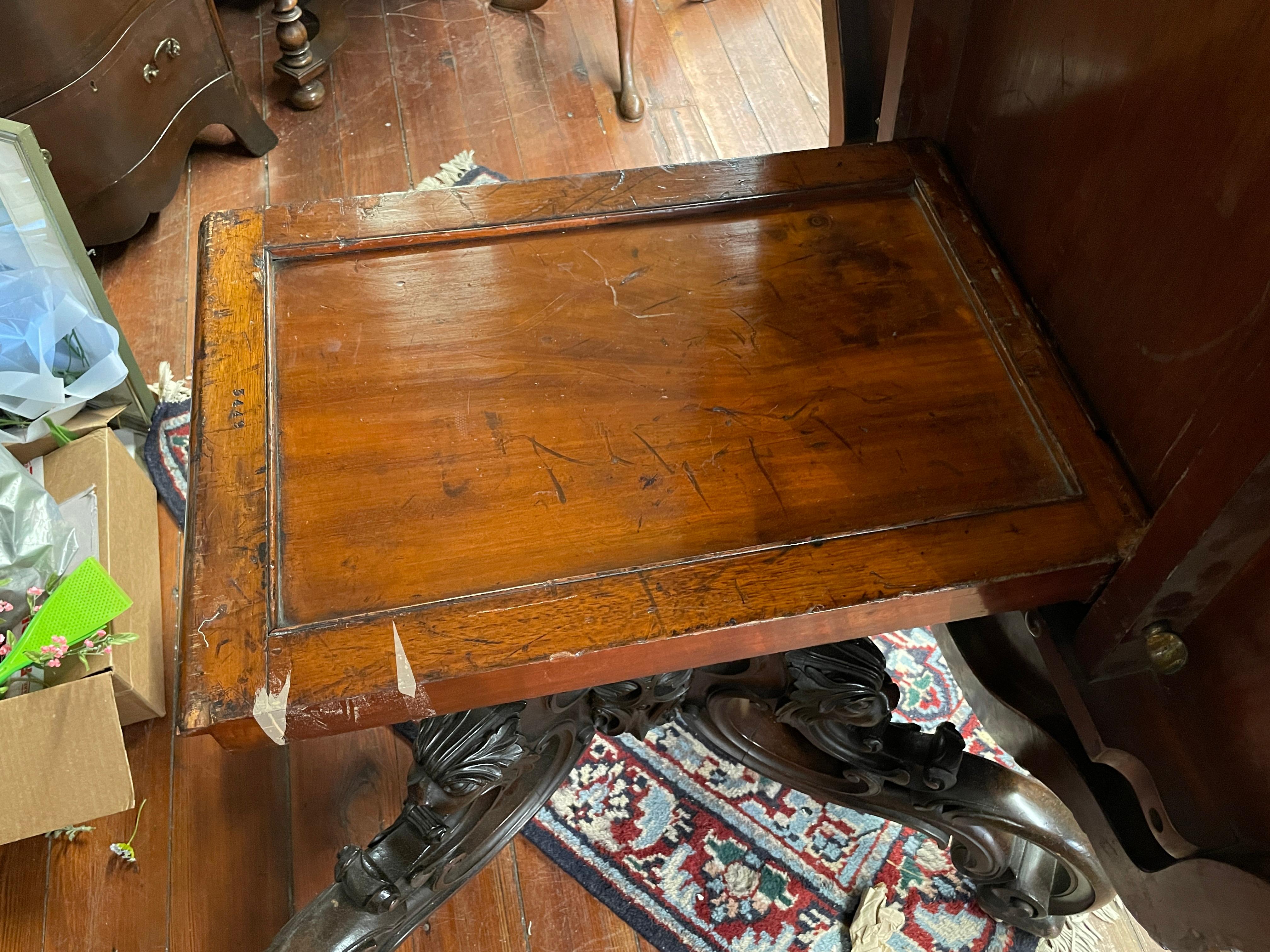 A Most Fabulous Antique English Burr Walnut Shaped Tilt-Top Loo or Centre Table In Good Condition For Sale In Charleston, SC