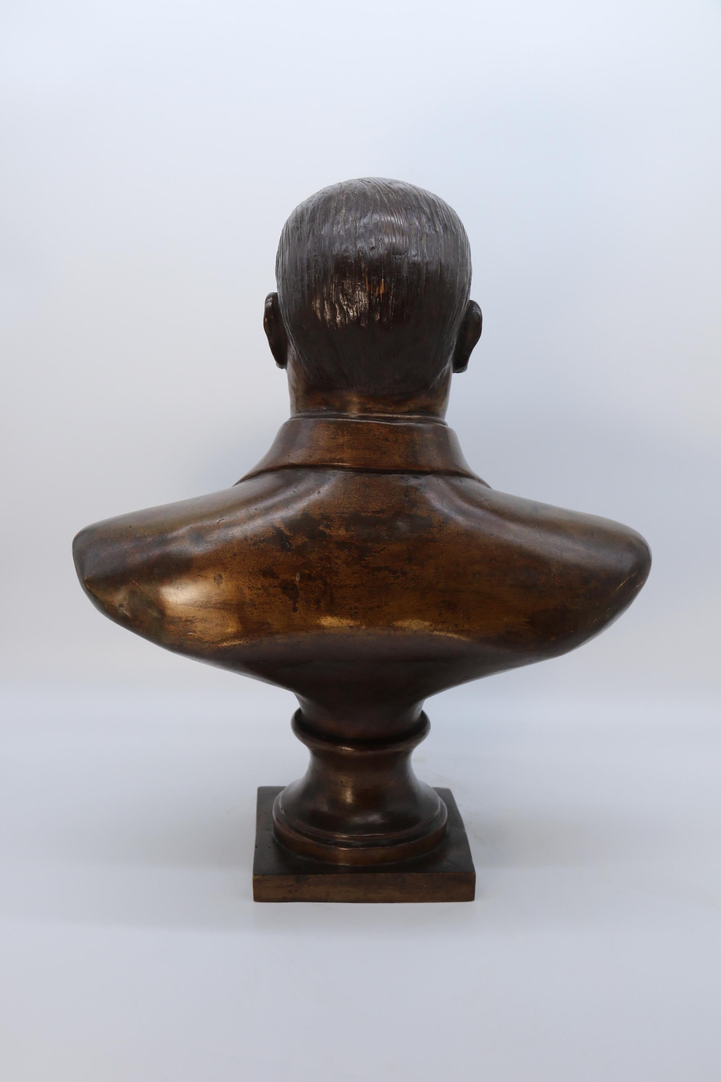 A most impressive bronze bust of a 1920s South American gentleman. For Sale 3