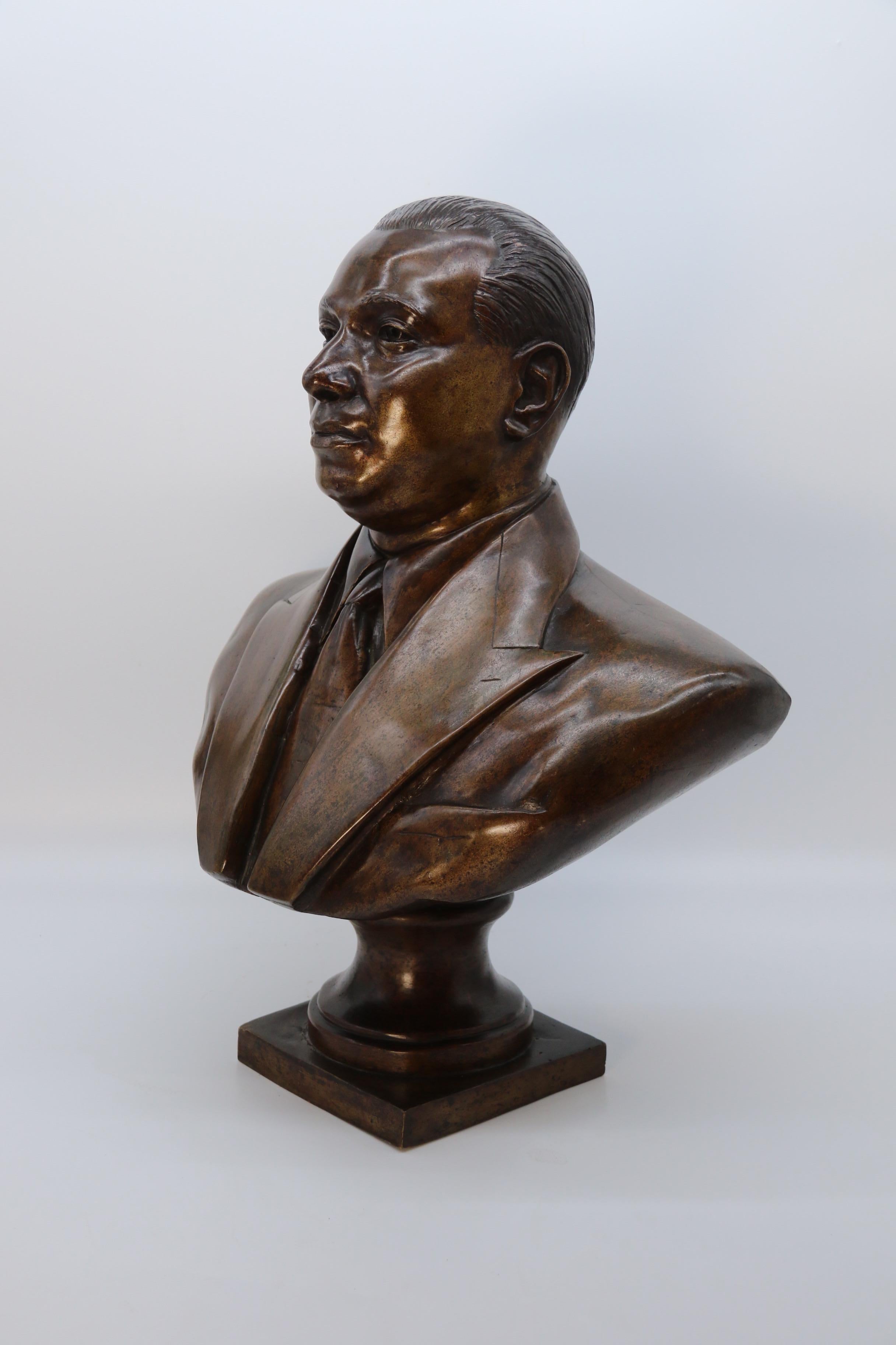 A most impressive bronze bust of a 1920s South American gentleman. For Sale 5