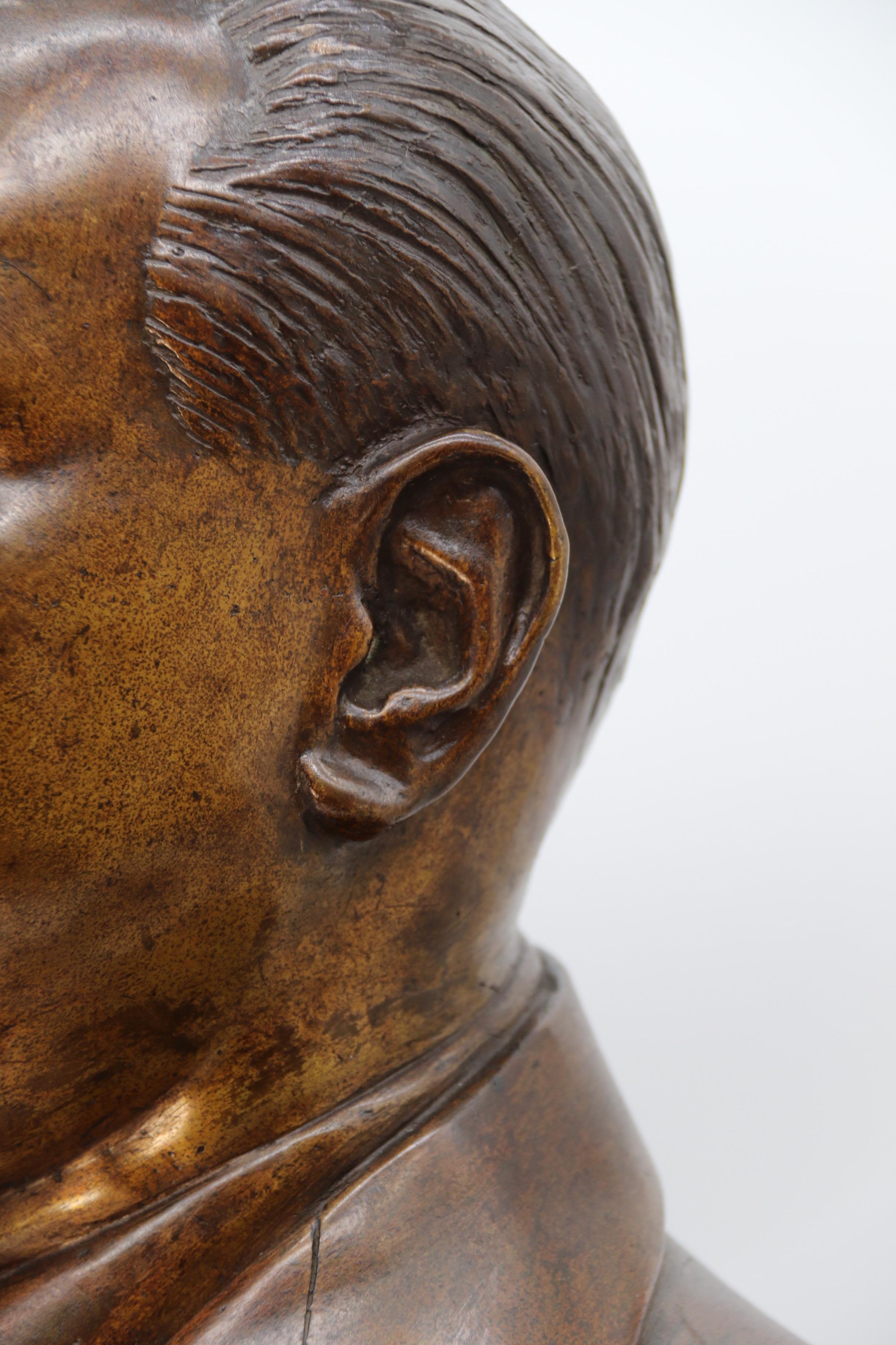 A most impressive bronze bust of a 1920s South American gentleman. For Sale 8