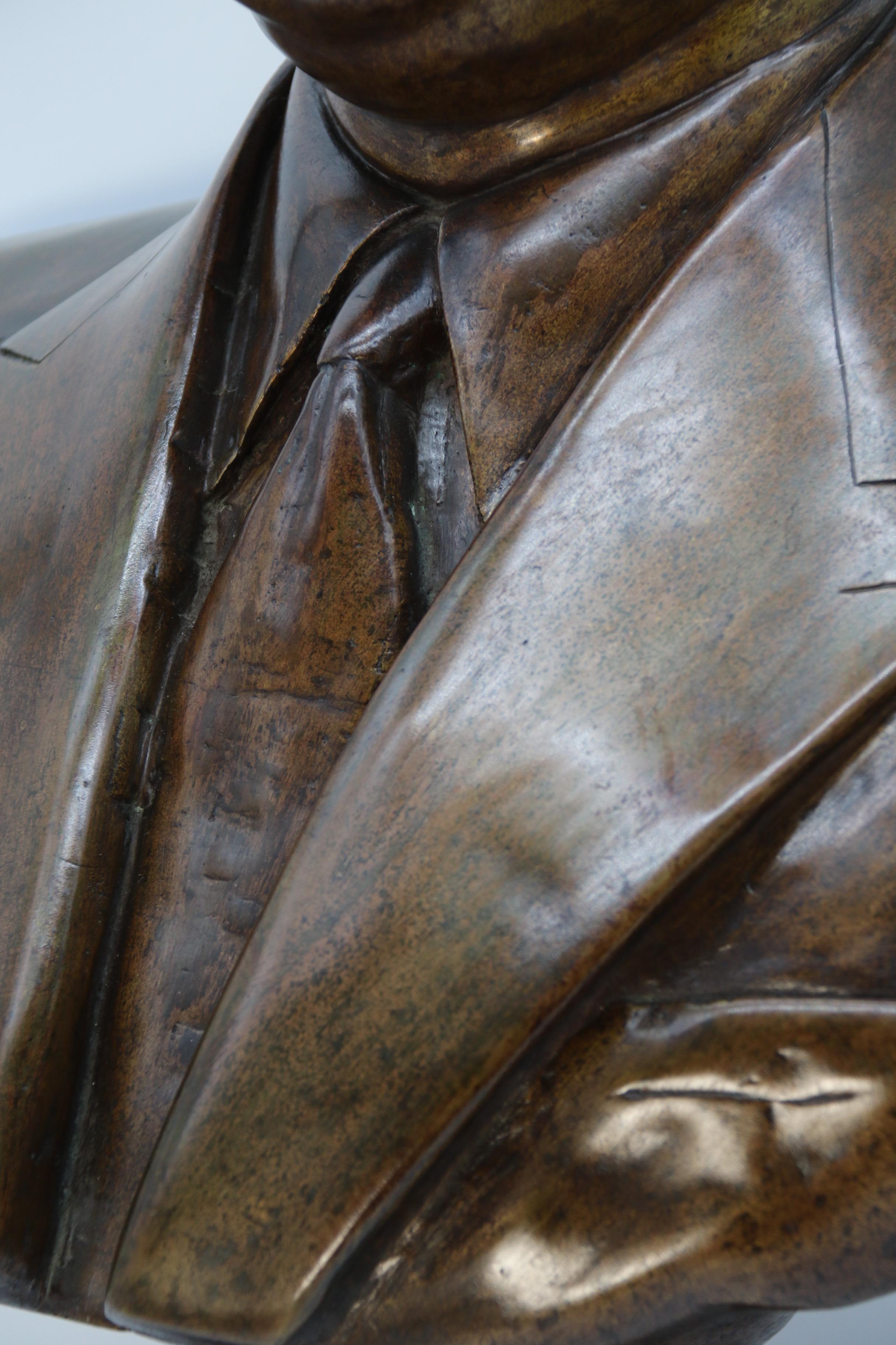 Moulage Un très impressionnant buste en bronze d'un gentleman sud-américain des années 1920. en vente
