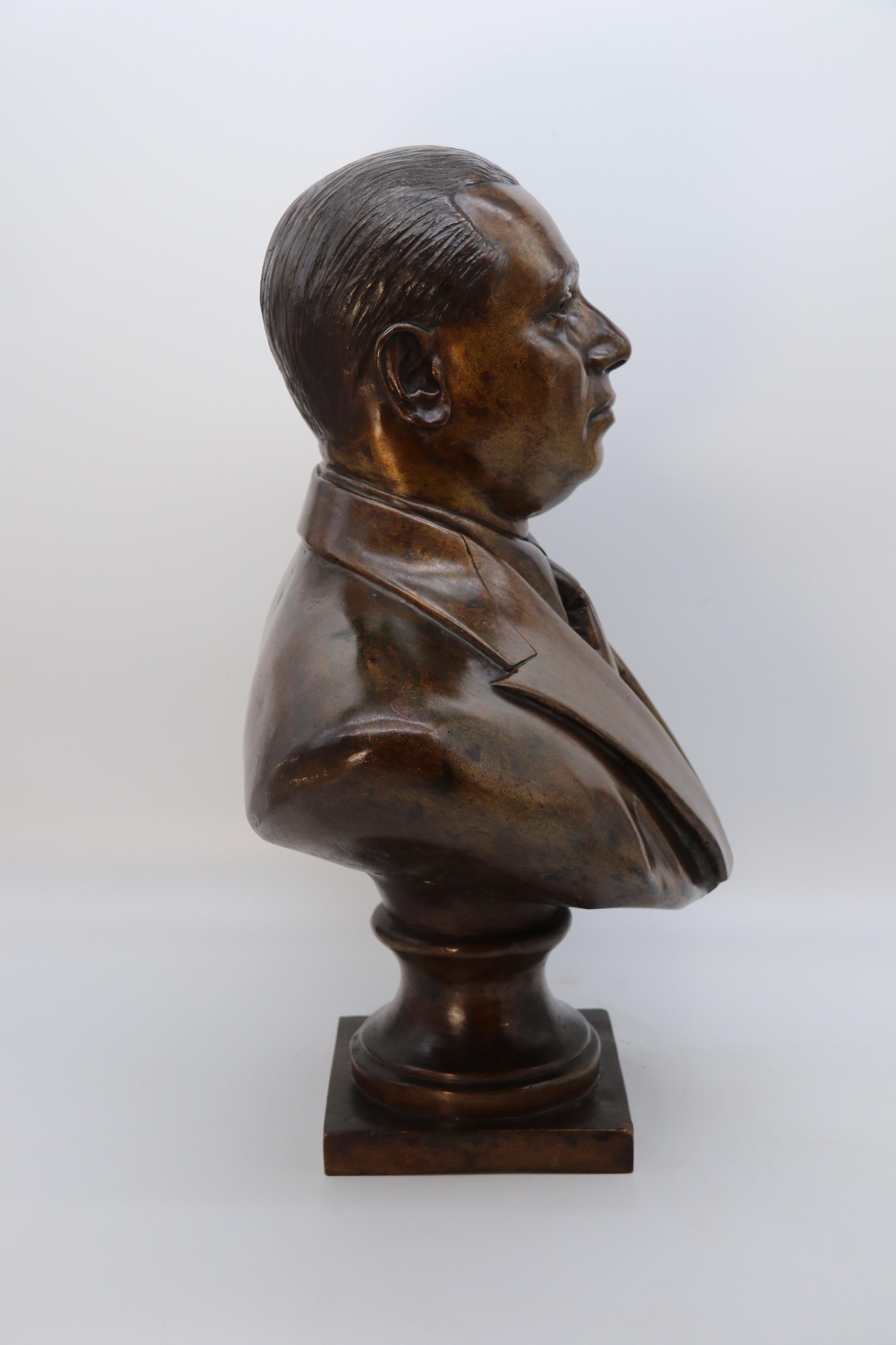 A most impressive bronze bust of a 1920s South American gentleman. For Sale 1
