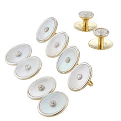Un juego de joyería de nácar y diamantes para caballero