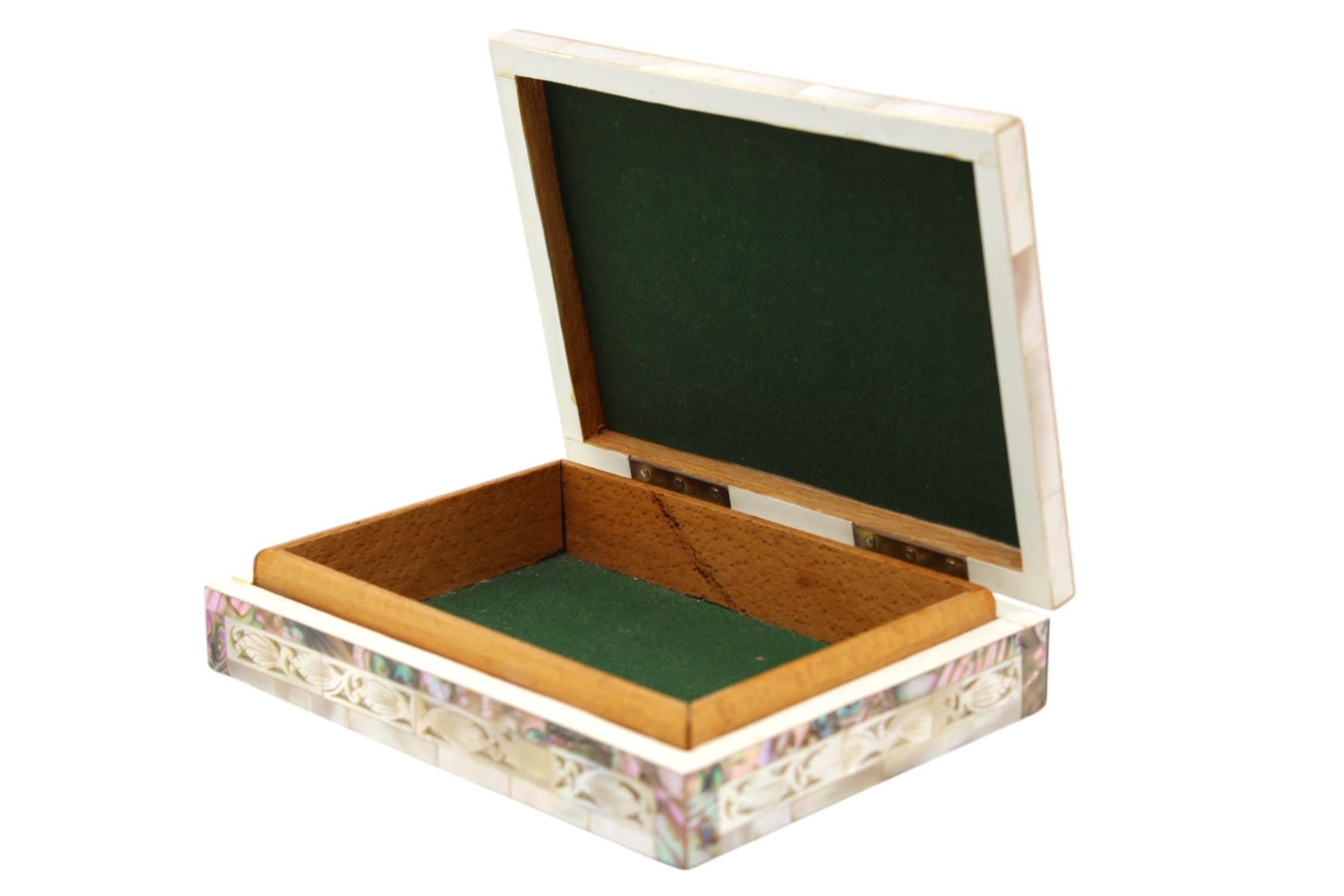 Schmuckkästchen aus Perlmuttchen, Judaica (20. Jahrhundert) im Angebot