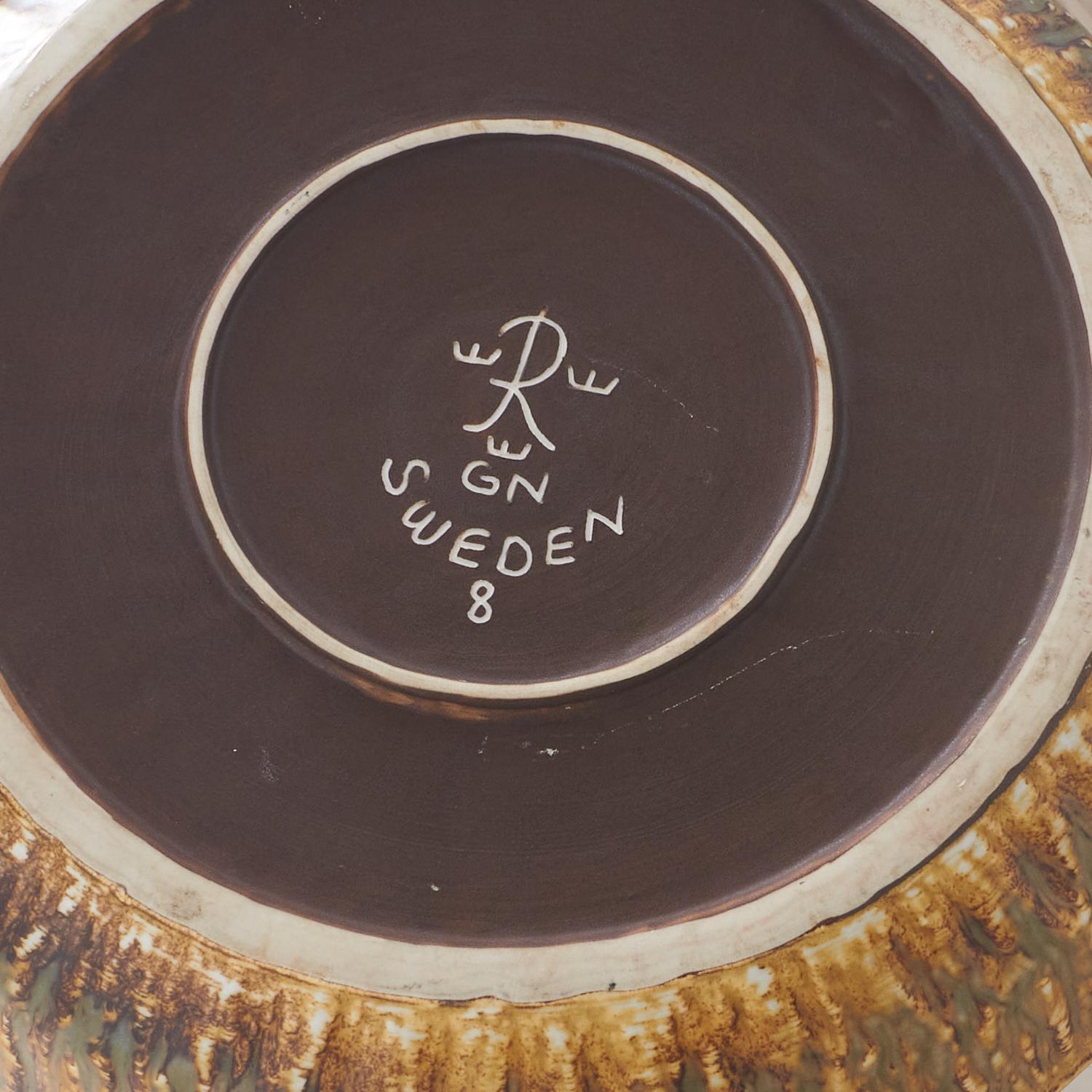 A mottled brown and yellow deep sided round shaped dish by Gunnar Nylund For Sale 3