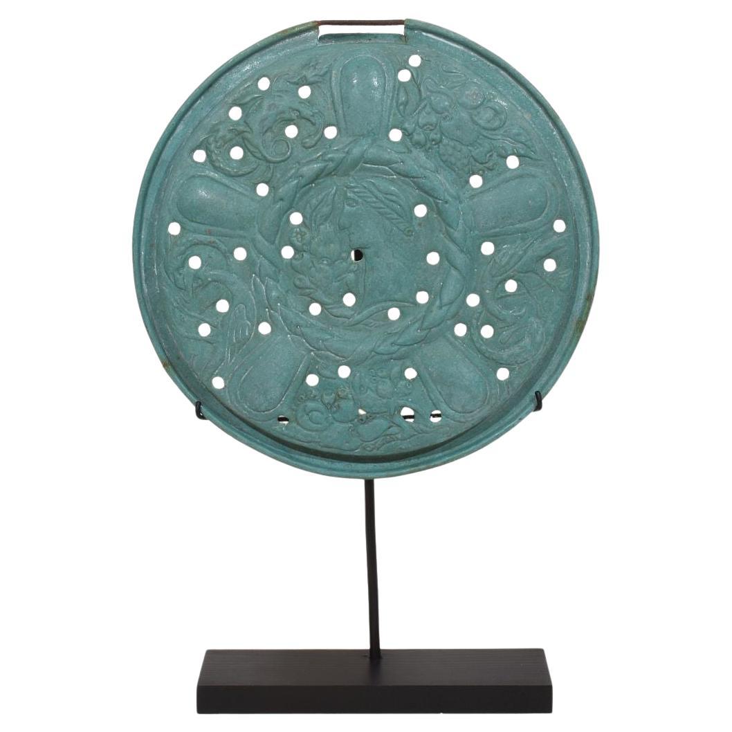 Ein montierter Bassinoire-Deckel aus Messing aus Frankreich, Volkskunst des 17. Jahrhunderts