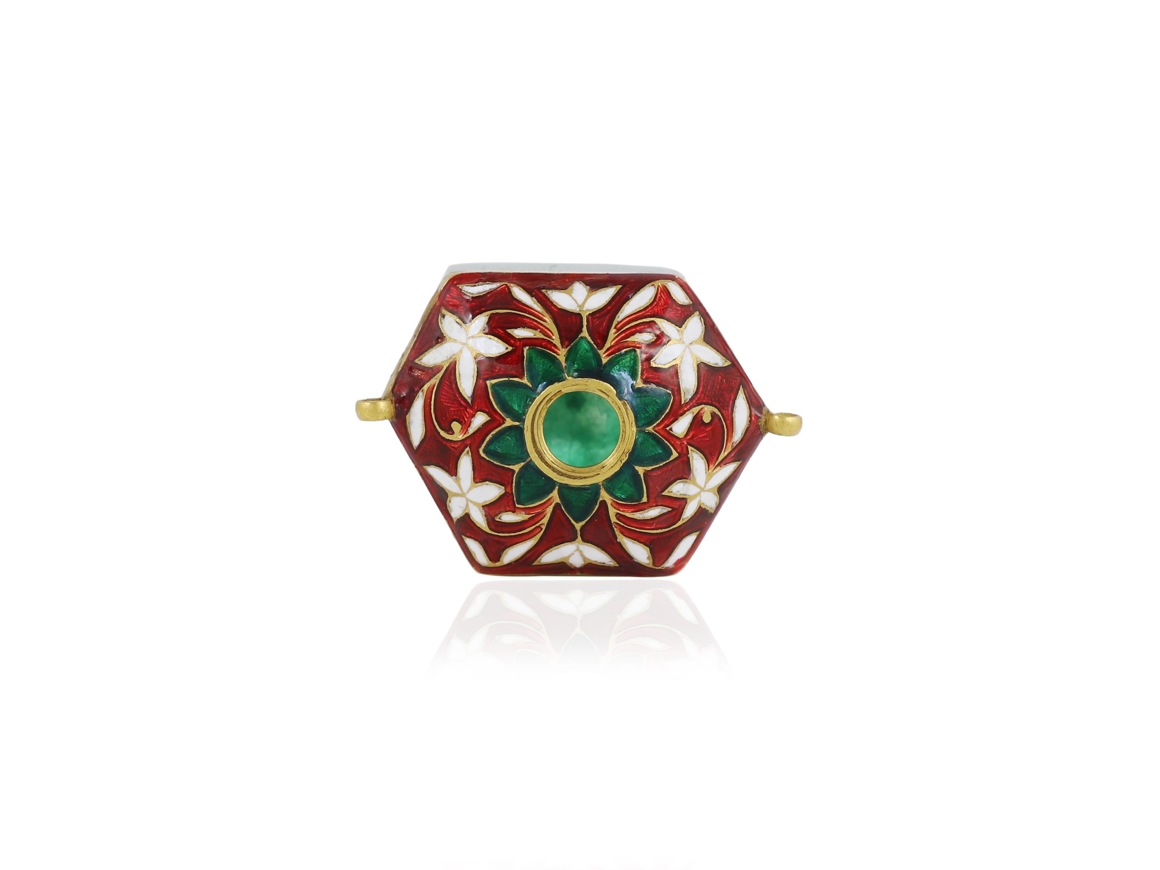 Un flacon de parfum moghol en or 22 carats avec charnières pour le pendentif en vente 4