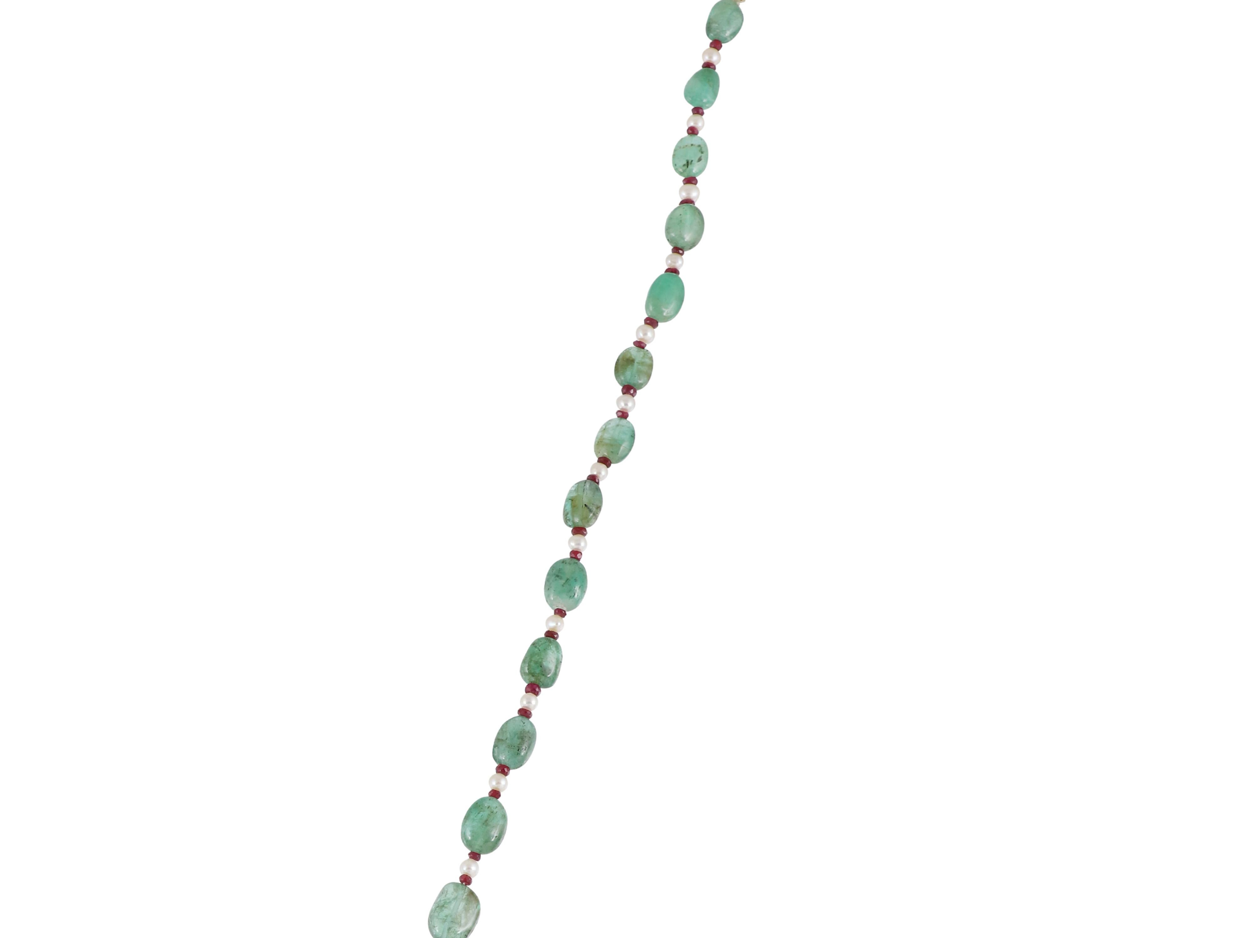 Pendente Mughal in giada indiana con gemme e intarsi in oro, diamanti, rubini e smeraldi in vendita 3