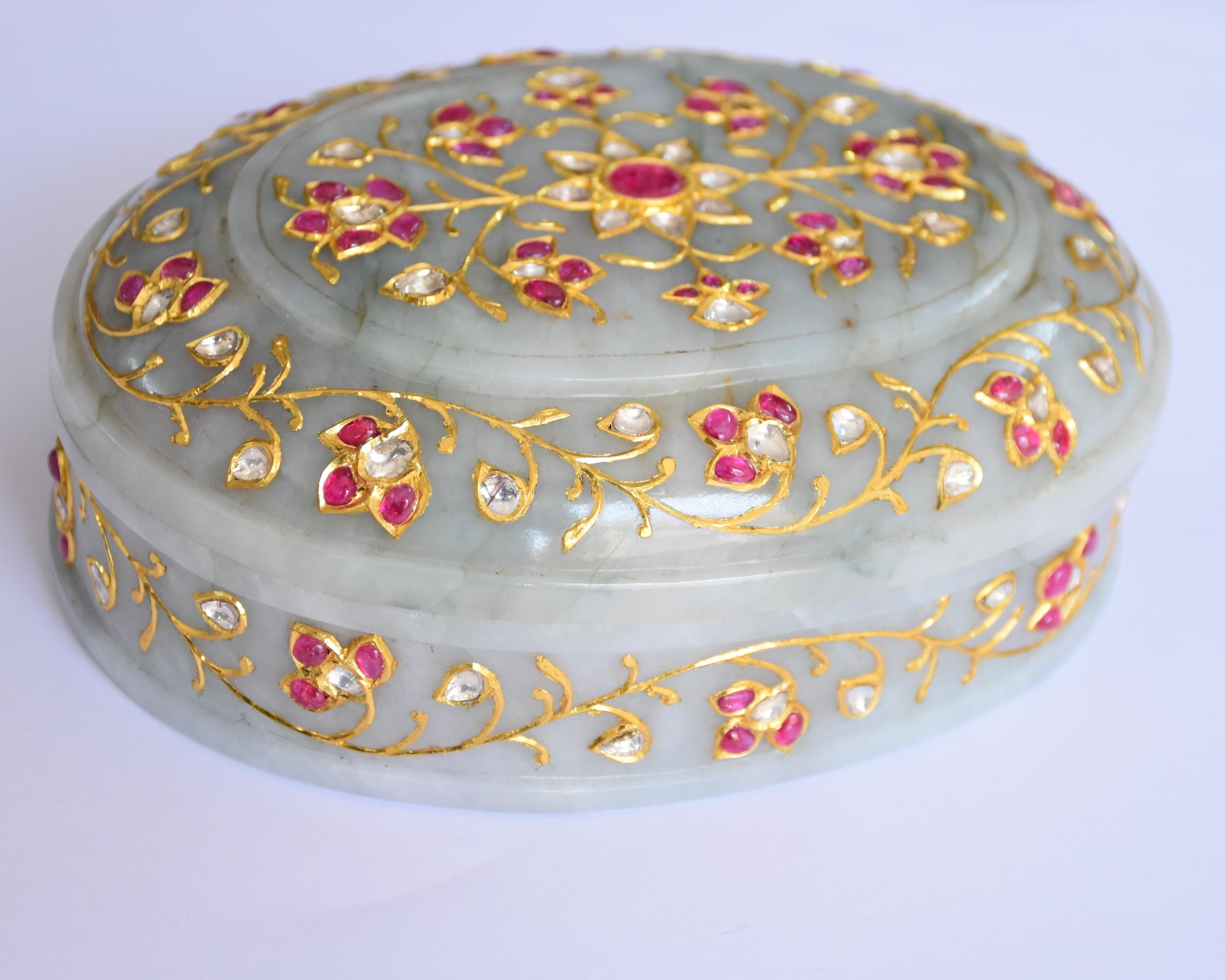 Caja mogol de jade tachonada de oro, rubíes y diamantes Polki 7