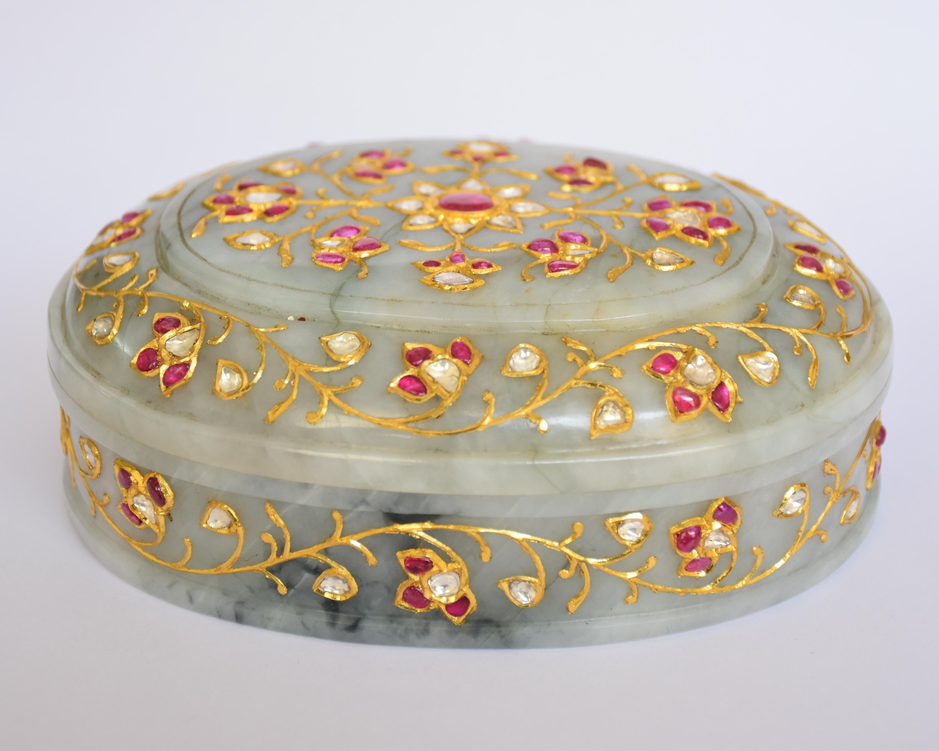 Caja mogol de jade tachonada de oro, rubíes y diamantes Polki 2