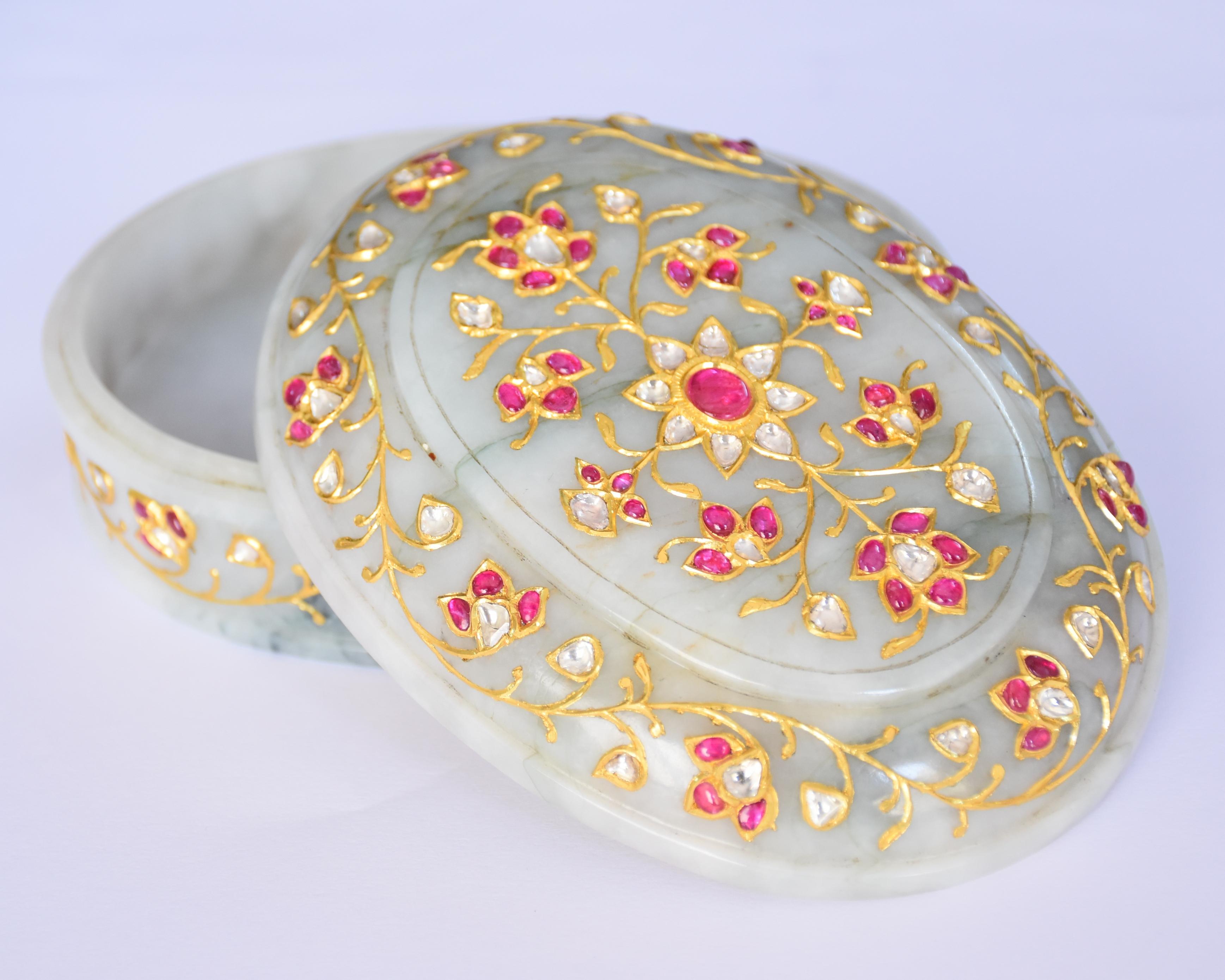 Caja mogol de jade tachonada de oro, rubíes y diamantes Polki 4
