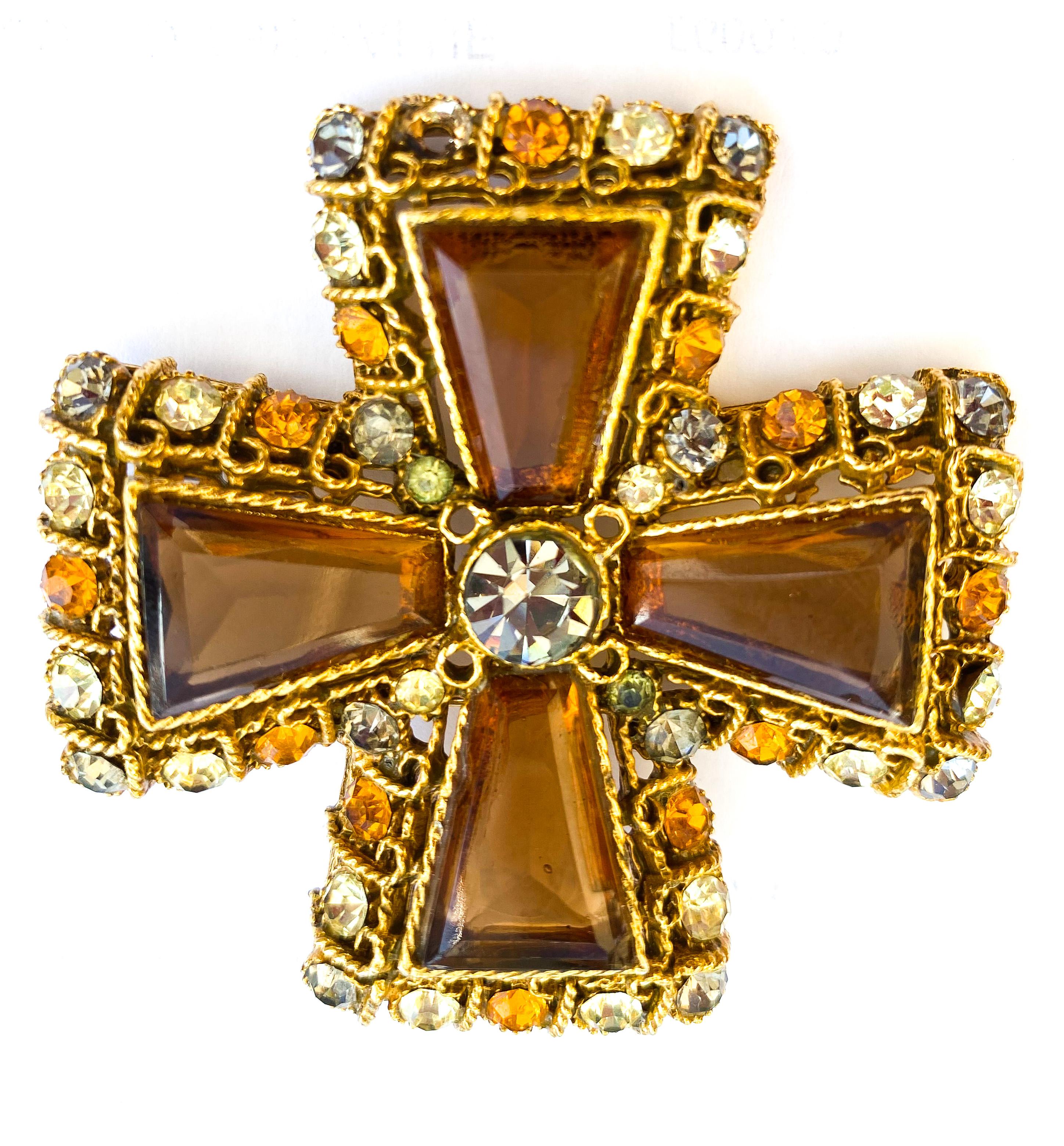 A multi -coloured paste and gilt 'Maltese Cross' brooch, Coro, USA, 1950s. In Excellent Condition For Sale In Greyabbey, County Down