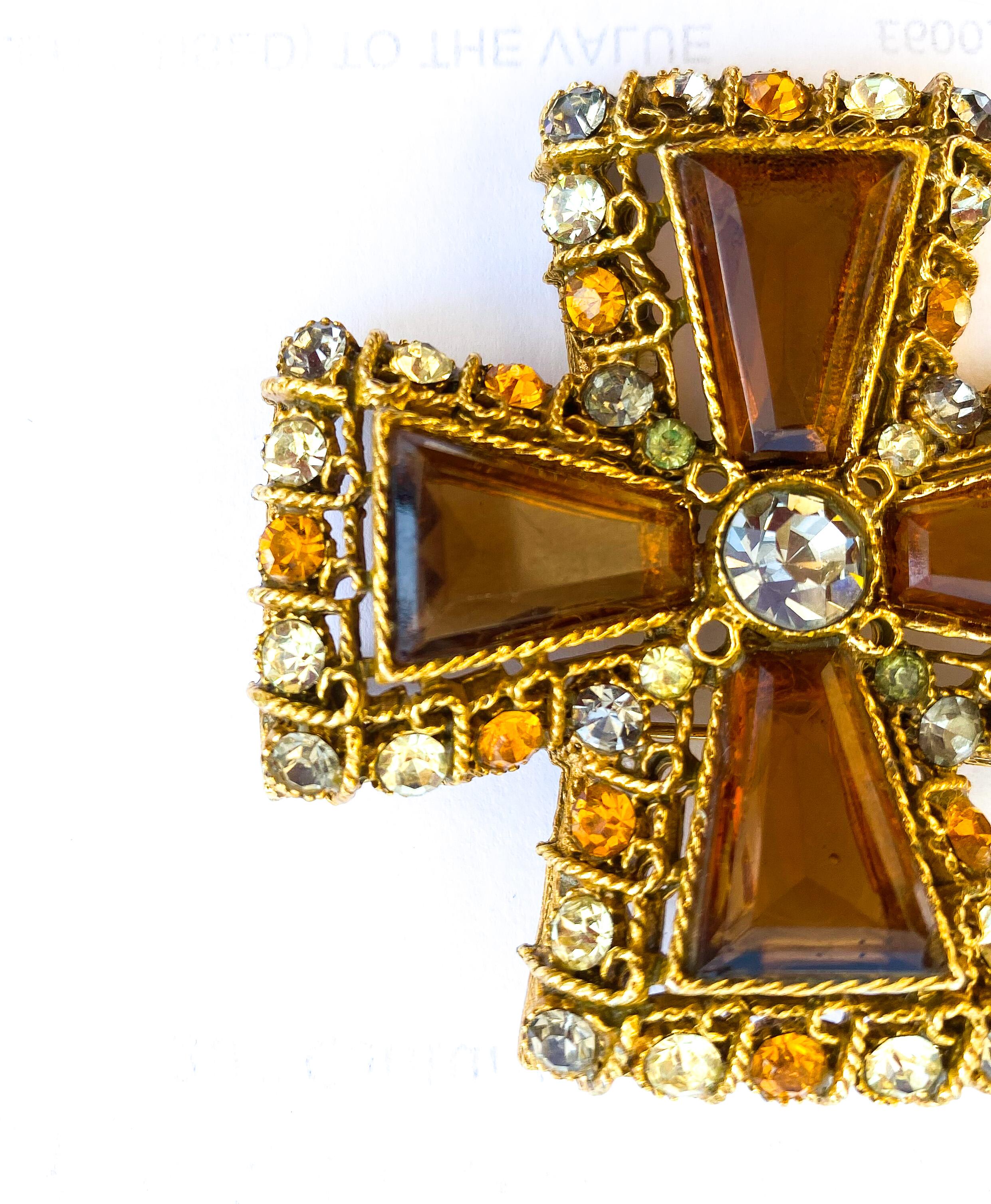 A multi -coloured paste and gilt 'Maltese Cross' brooch, Coro, USA, 1950s. For Sale 1