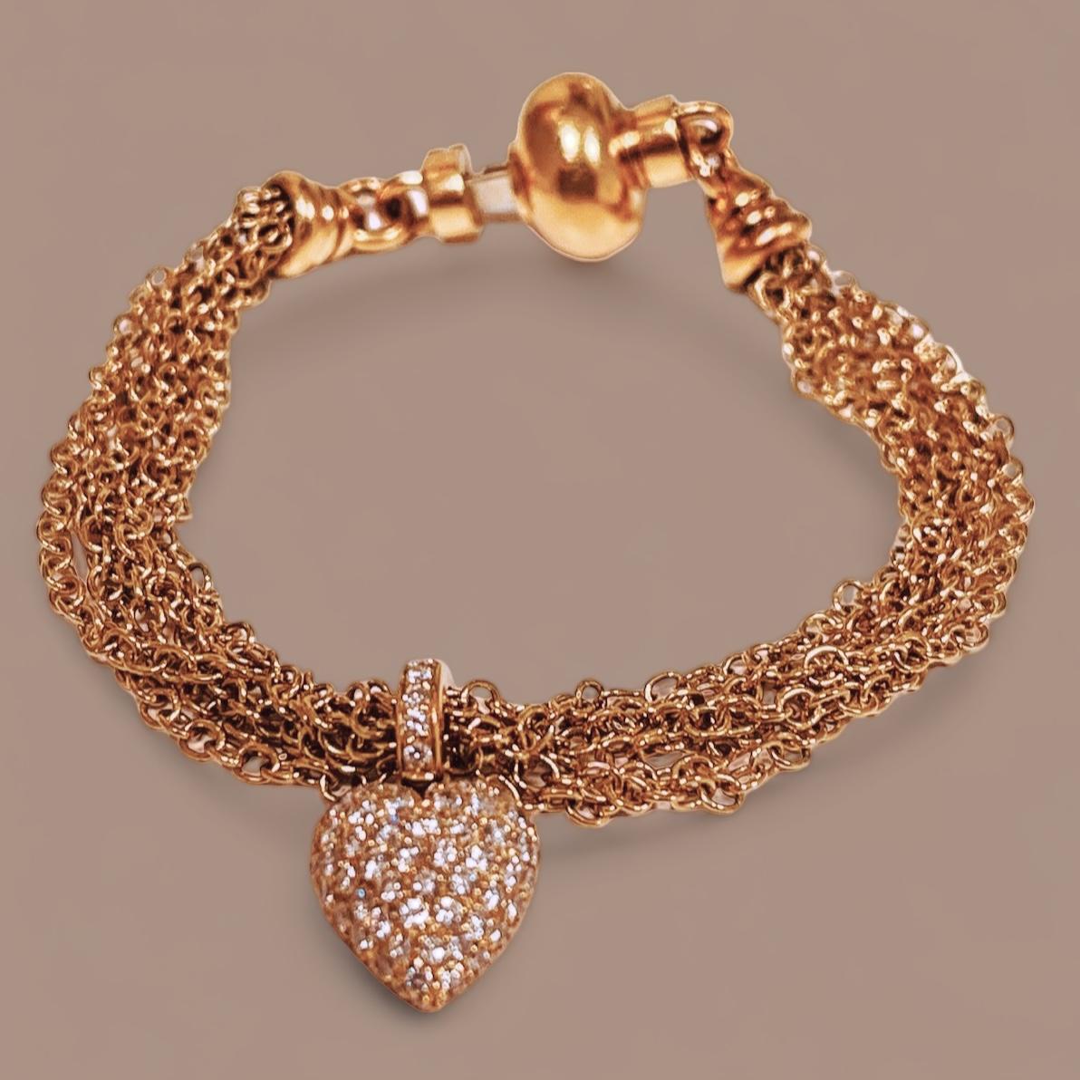 Ein mehrstrangiges Armband aus 18 Karat Gold mit 1,3 Karat Diamanten in Pavé-Herz und 18 cm Länge im Zustand „Hervorragend“ im Angebot in London, GB
