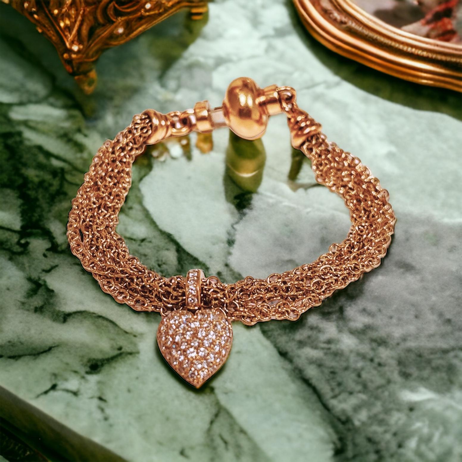 Ein mehrstrangiges Armband aus 18 Karat Gold mit 1,3 Karat Diamanten in Pavé-Herz und 18 cm Länge im Angebot 1