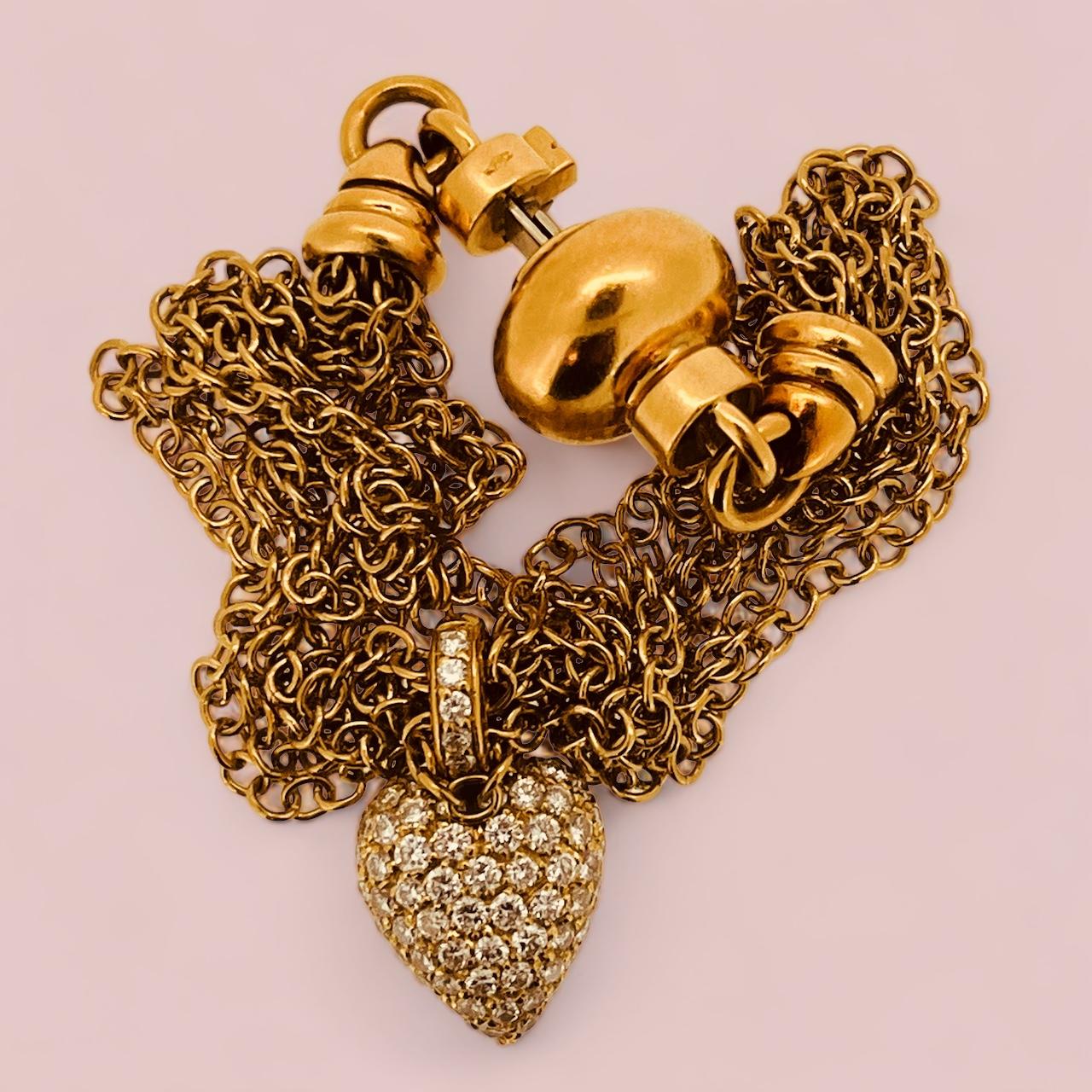 Ein mehrstrangiges Armband aus 18 Karat Gold mit 1,3 Karat Diamanten in Pavé-Herz und 18 cm Länge im Angebot 3