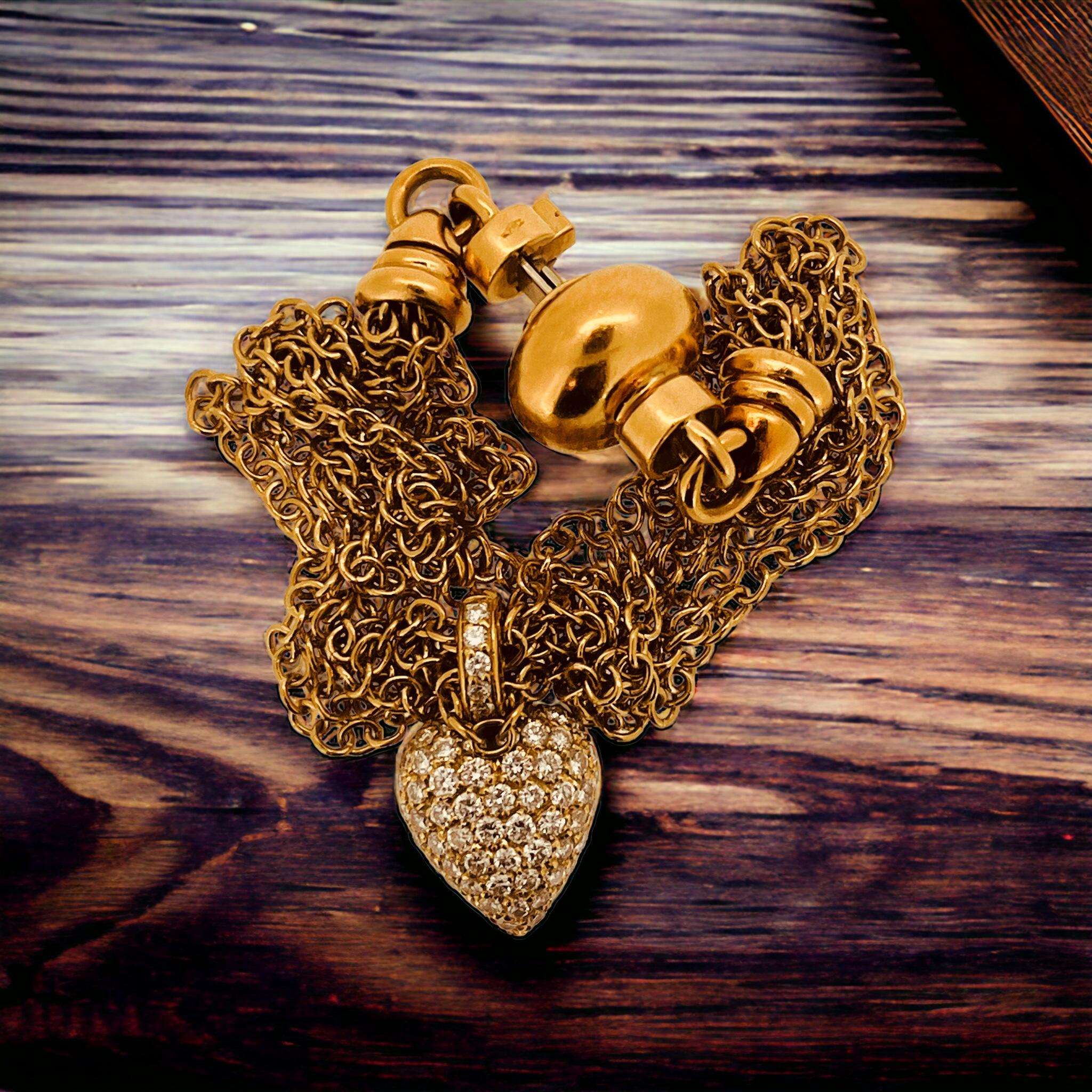 Ein mehrstrangiges Armband aus 18 Karat Gold mit 1,3 Karat Diamanten in Pavé-Herz und 18 cm Länge im Angebot 4