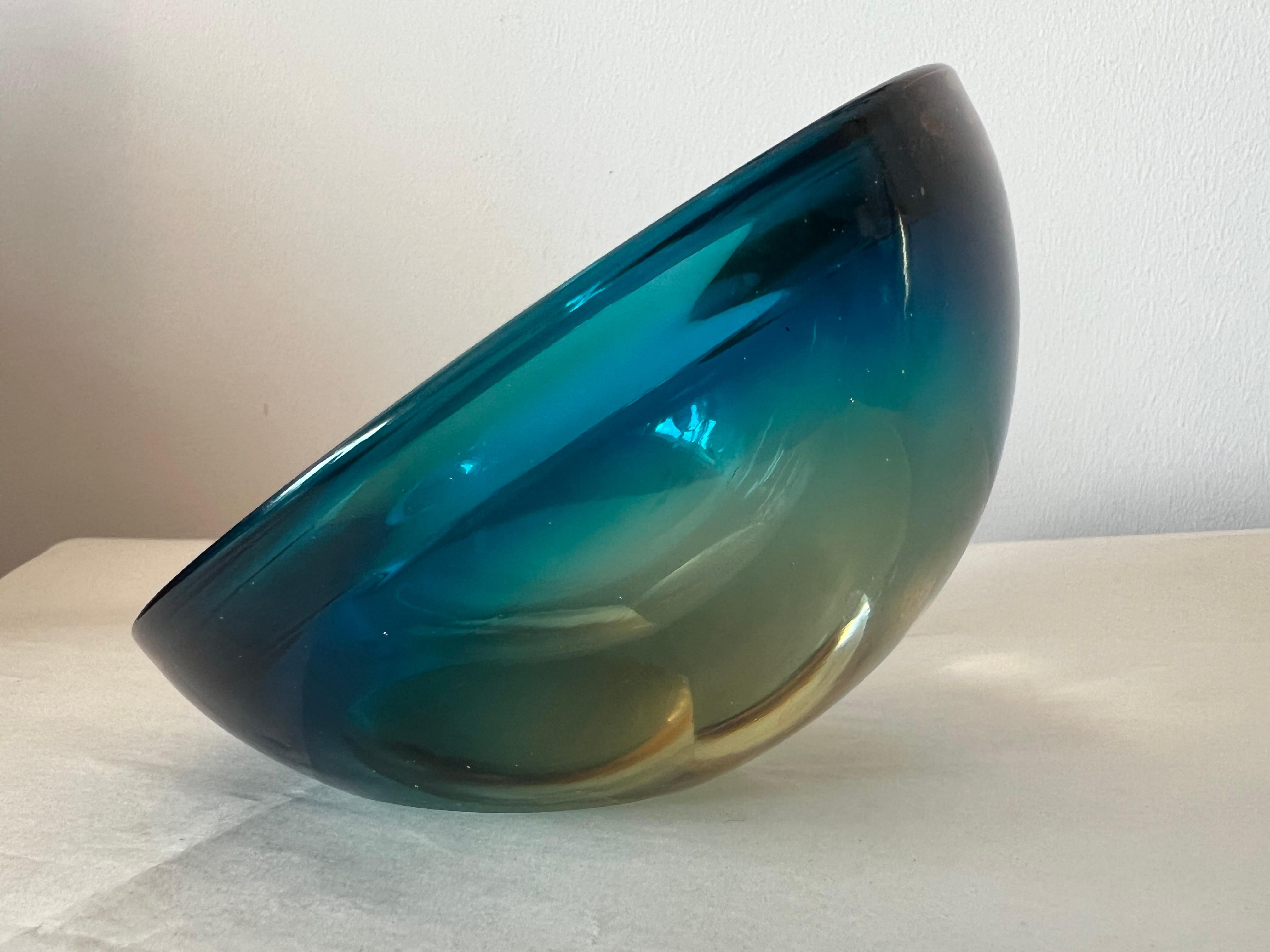 Un cuenco de cristal de Murano de hacia 1950 Vidrio artístico en venta