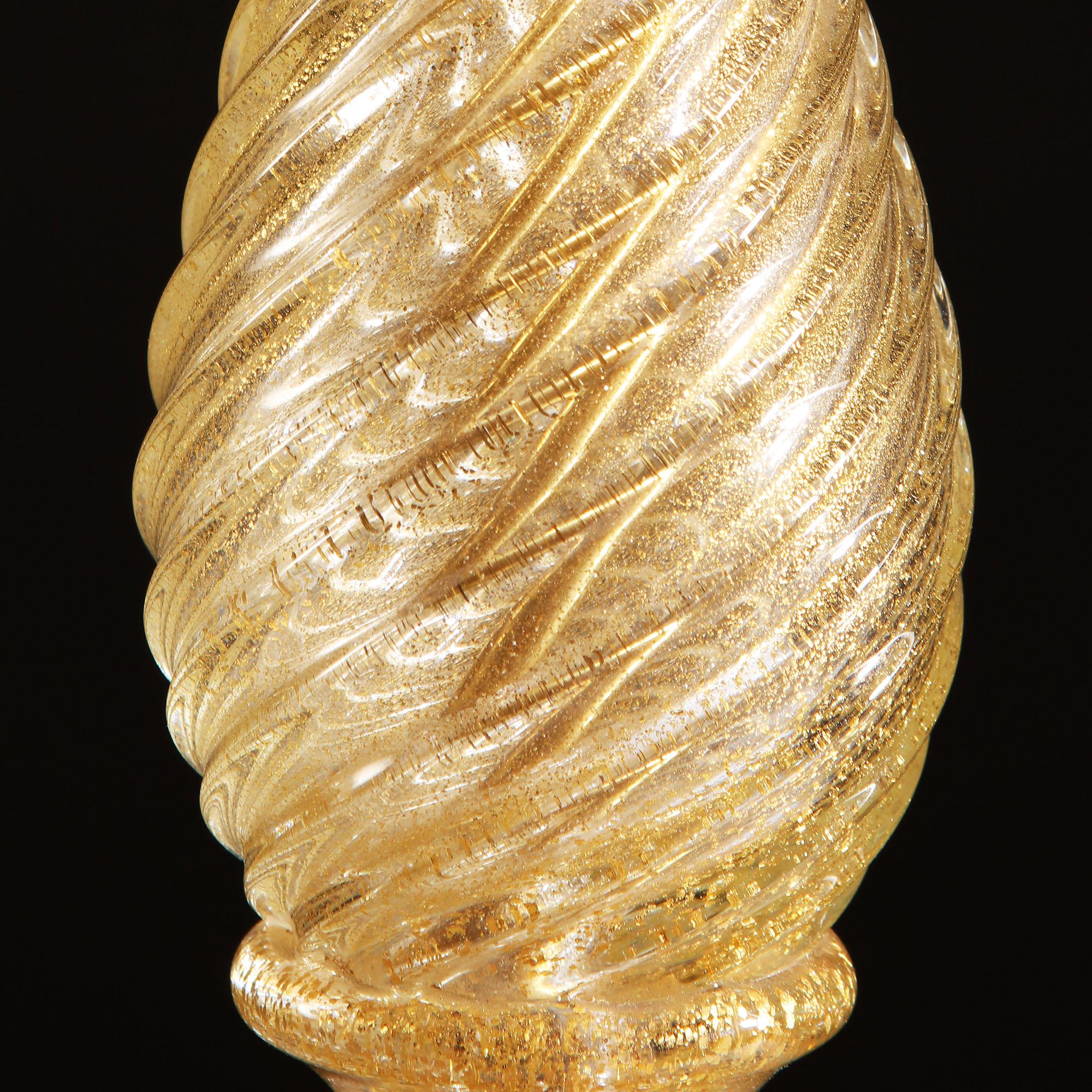 A fine Murano glass lamp of double gourd form and with twisted stem, the glass blown using the Pulegoso technique and with gold flecks. The Pulegoso process traps tiny air bubbles within the glass giving off a frosty appearance.

Barovier comes