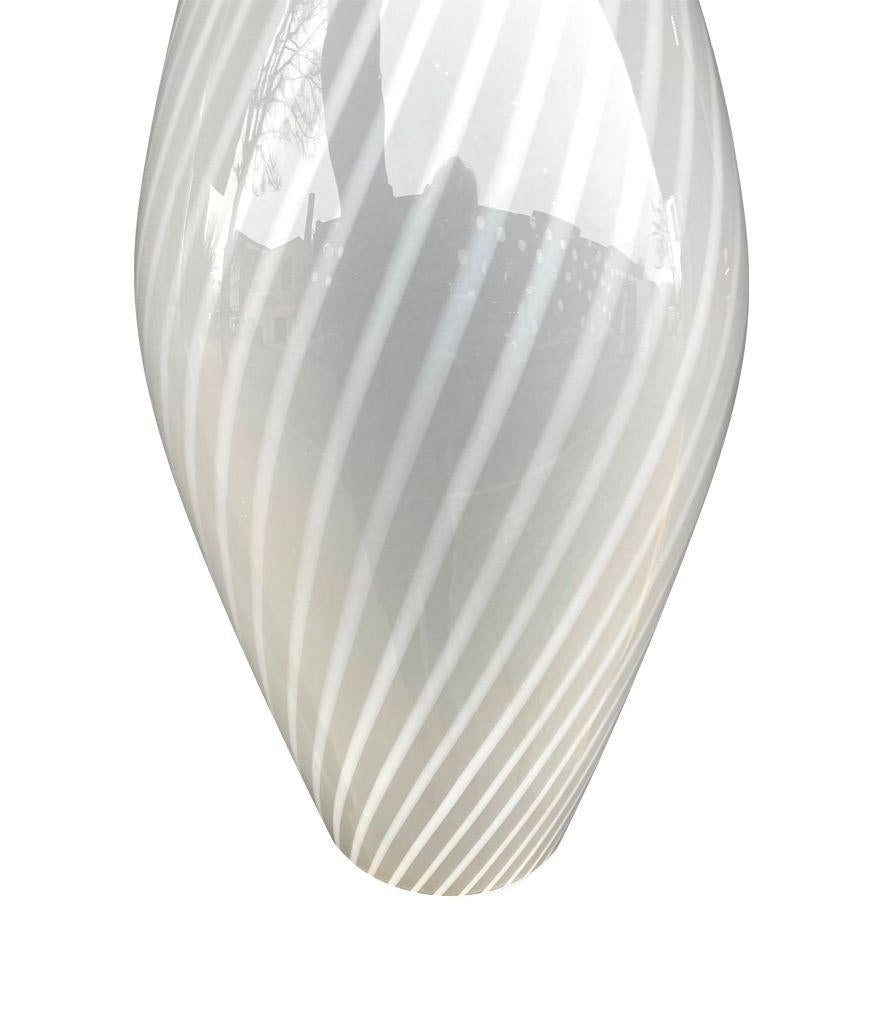 Eine Pendelleuchte aus Murano-Glas von Aloys Gangkofner für Peill & Putzler. (Mitte des 20. Jahrhunderts) im Angebot