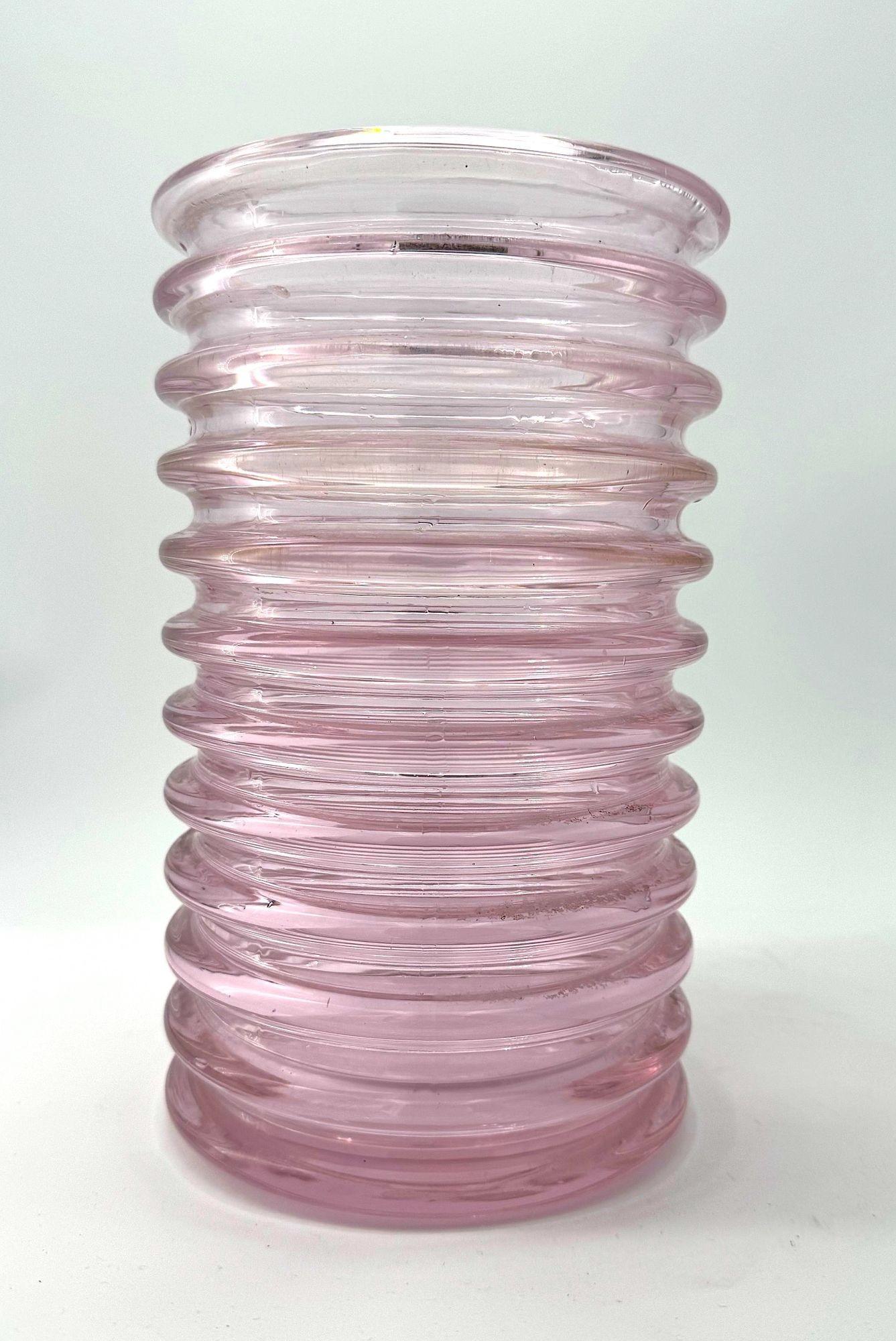 Vaso a coste rosa in vetro di Murano 