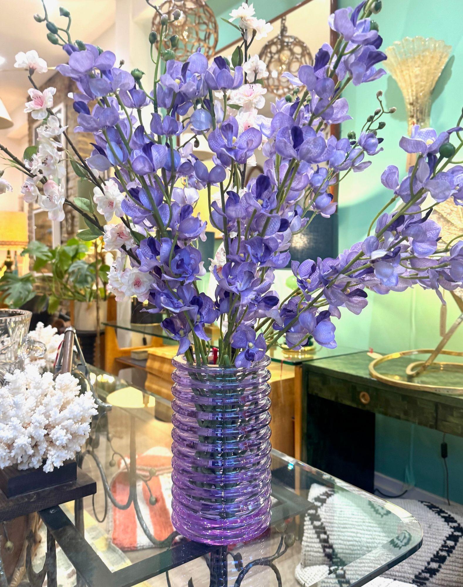 Vase strié violet en verre de Murano 