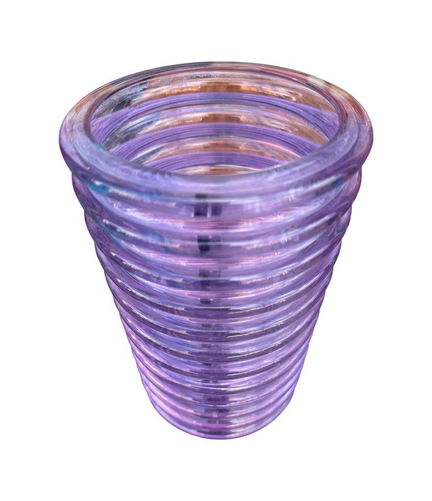 Vase strié violet en verre de Murano 