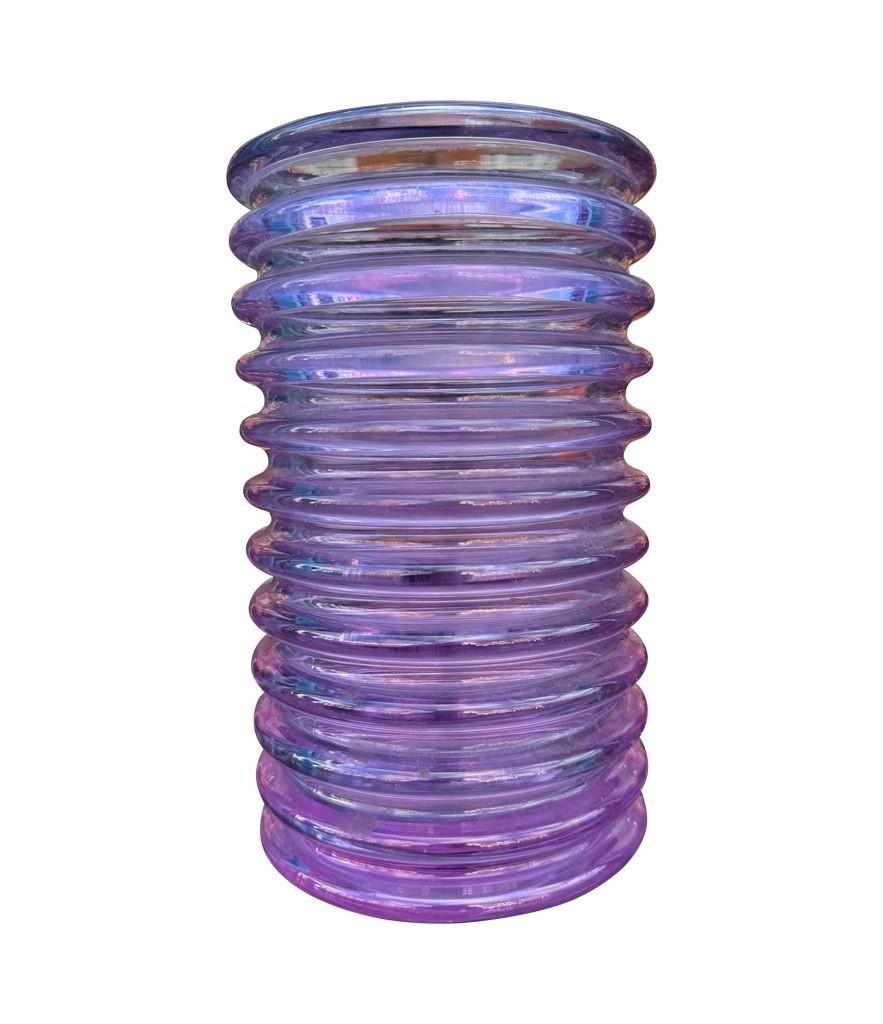 Vase strié violet en verre de Murano 