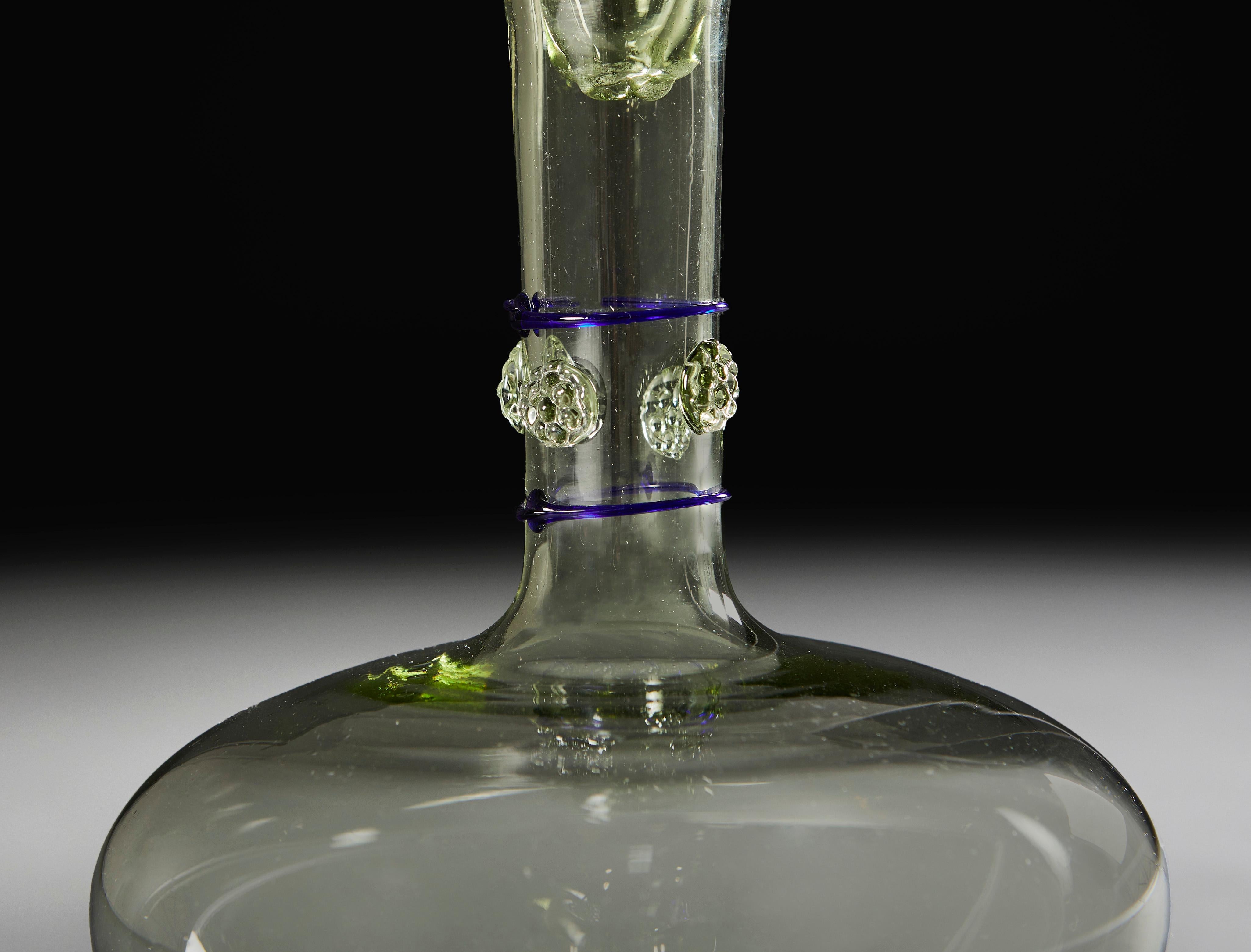 20ième siècle Carafe à décanter en verre vert de Murano en vente