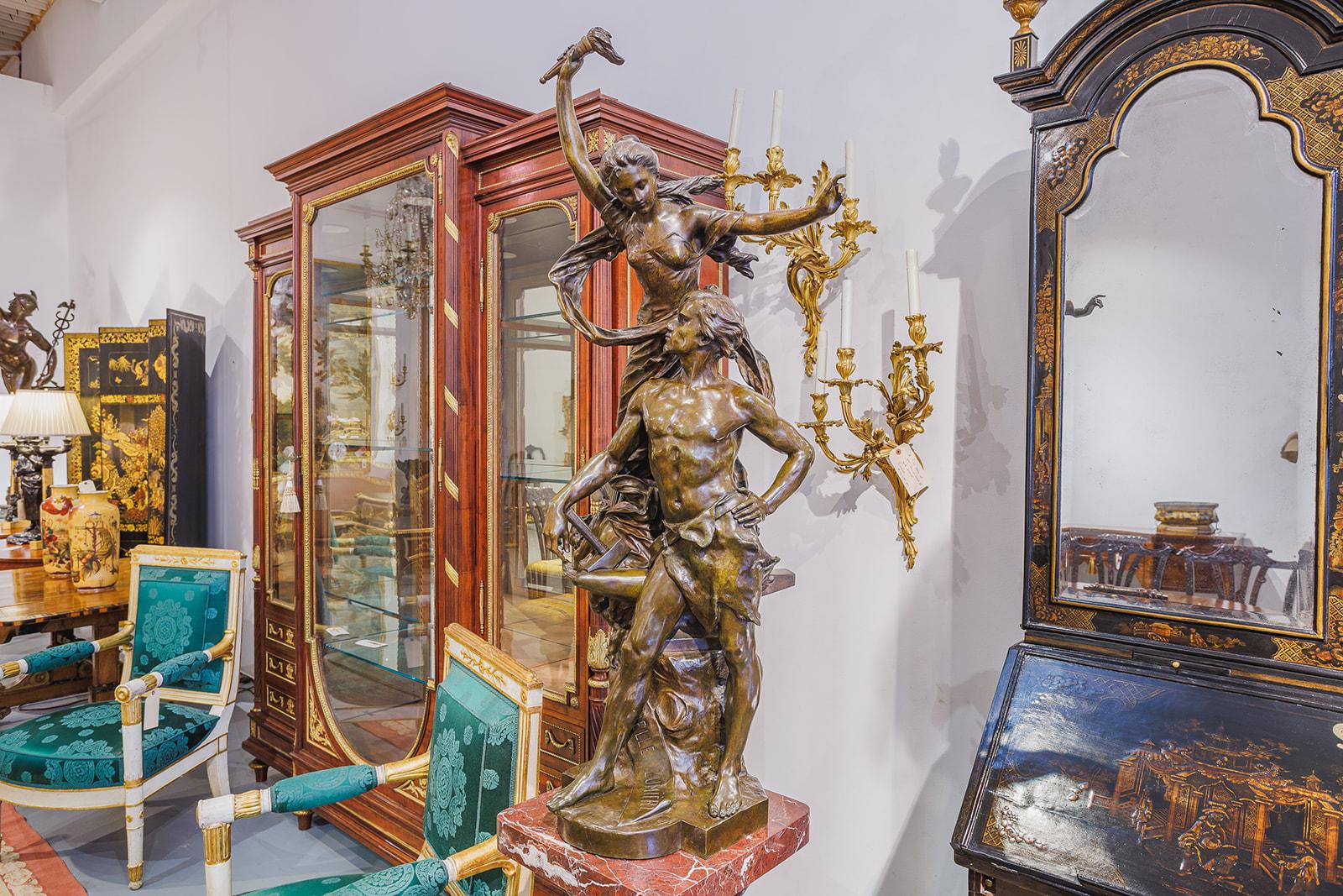 Belle Époque Une sculpture en bronze de qualité muséale intitulée Eternelle Lumière par E. Drouot en vente