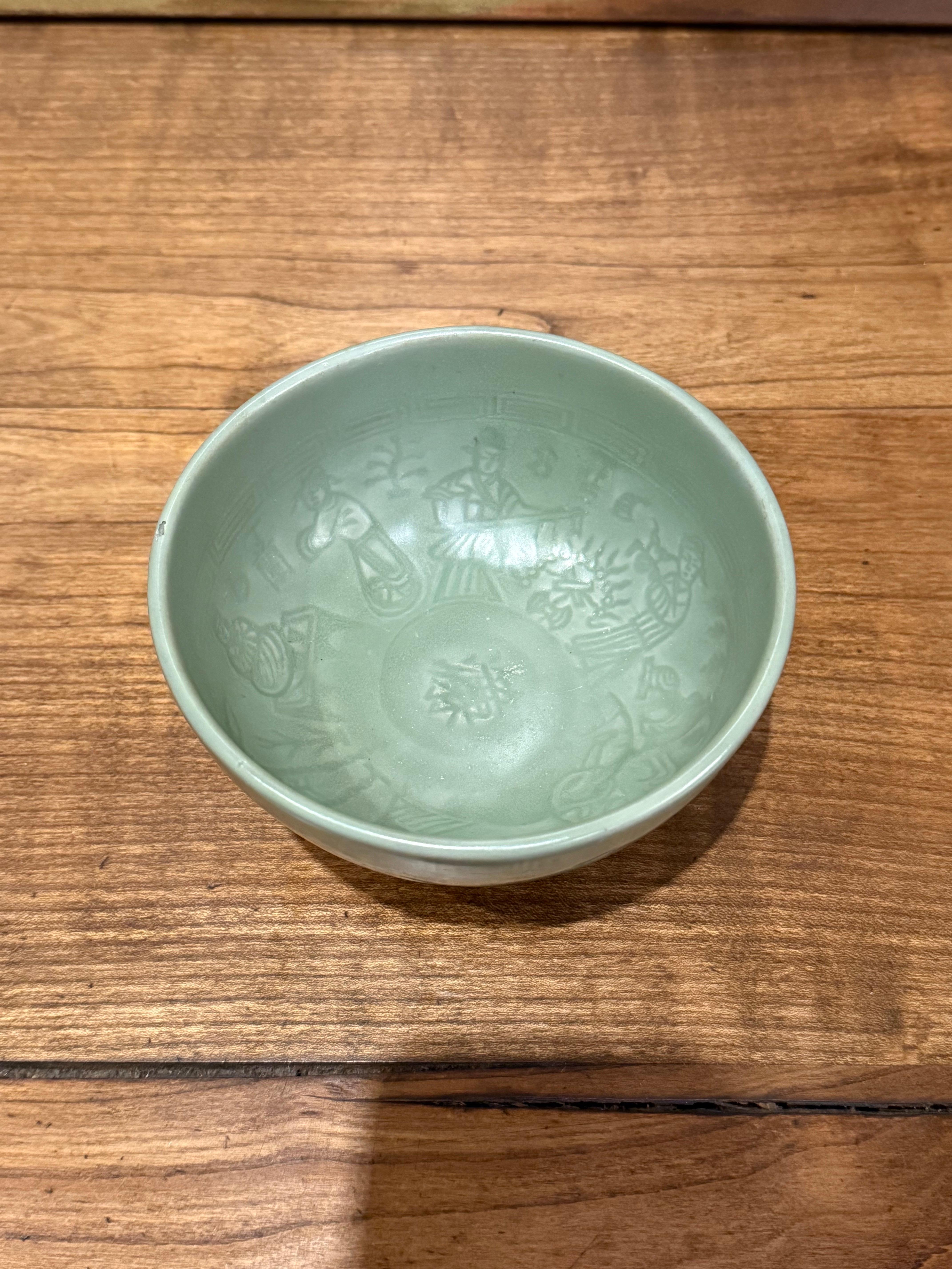 Vernissé Bol en céladon chinois de qualité muséale, dynastie Yuan Yuan en vente
