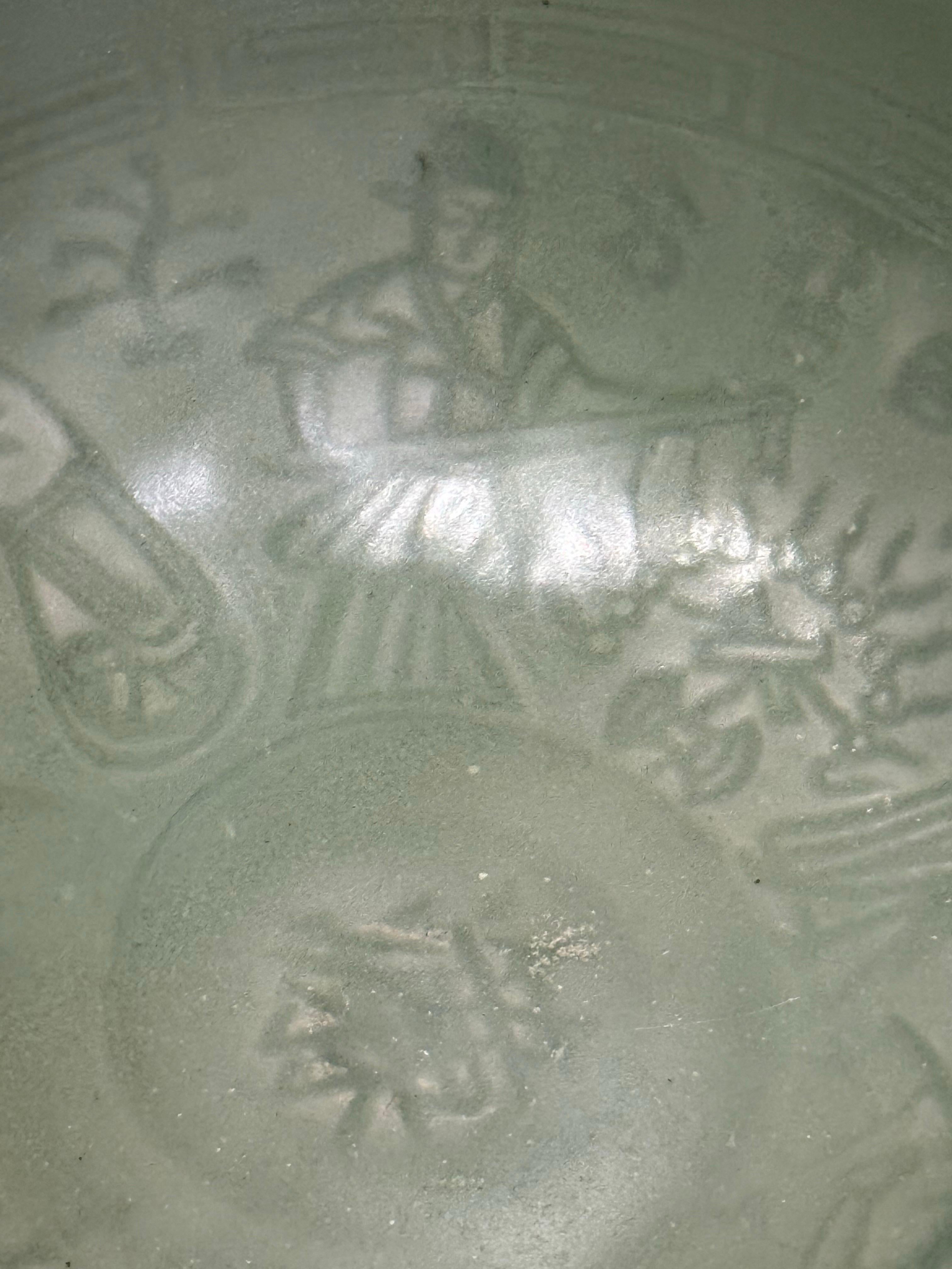 Bol en céladon chinois de qualité muséale, dynastie Yuan Yuan Bon état - En vente à ARMADALE, VIC